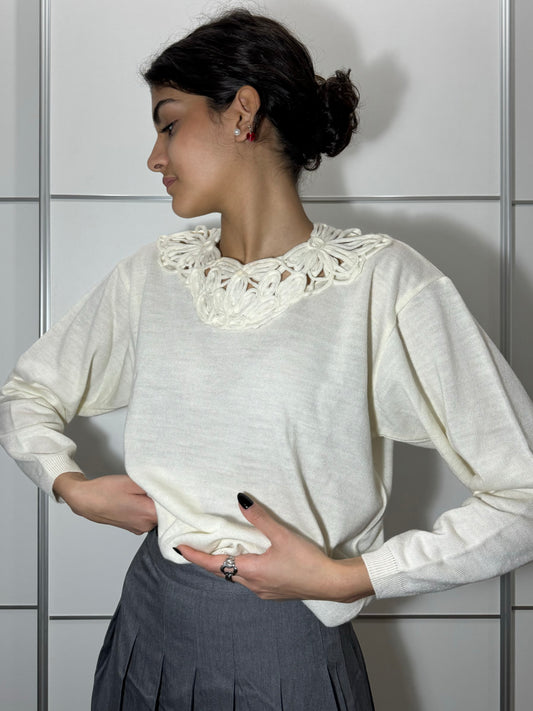 Maglioncino bianco in fresco lana con collo lavorato