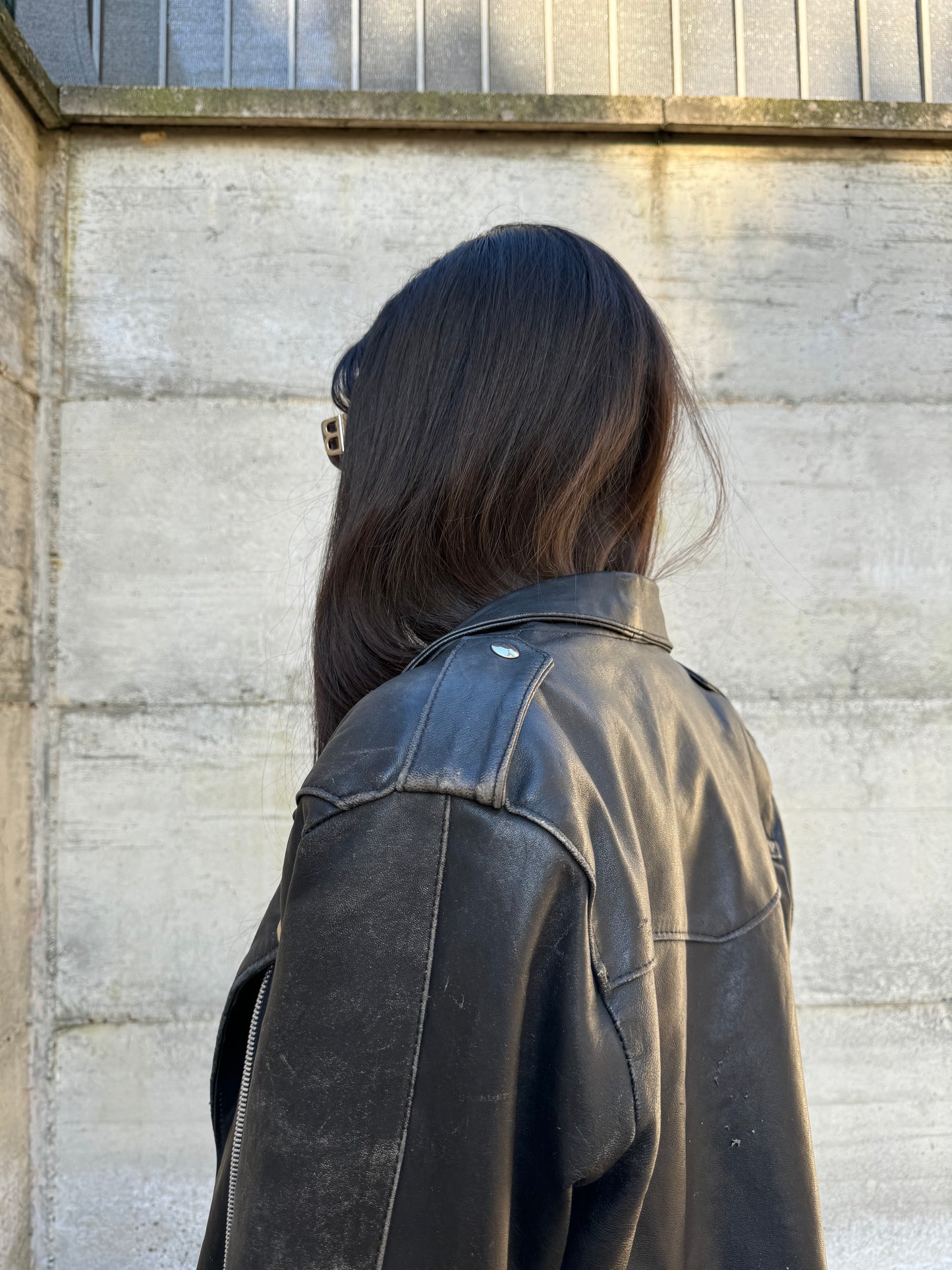 Chiodo crop in vera pelle nappata effetto used