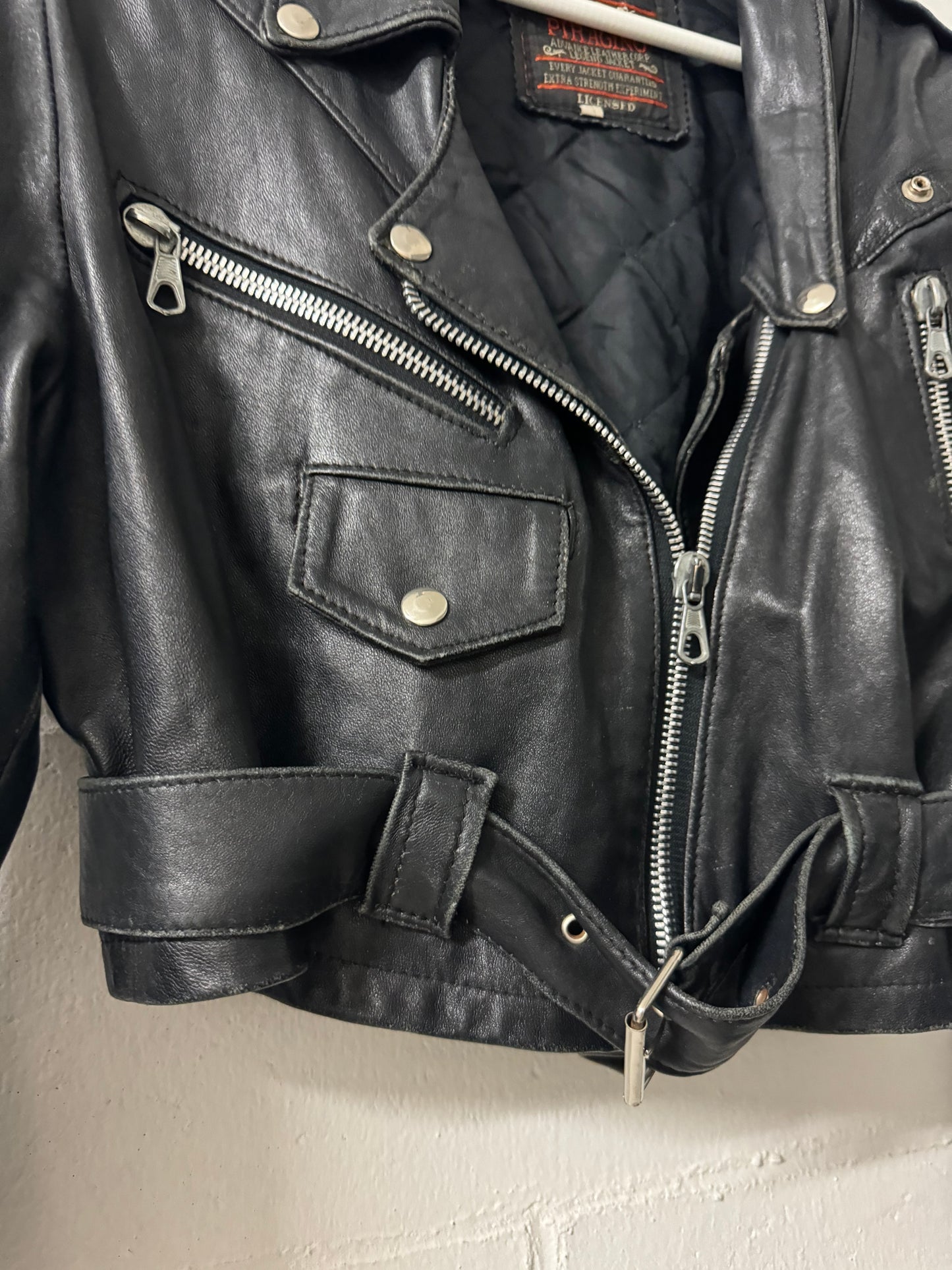 Chiodo crop in vera pelle nappata effetto used