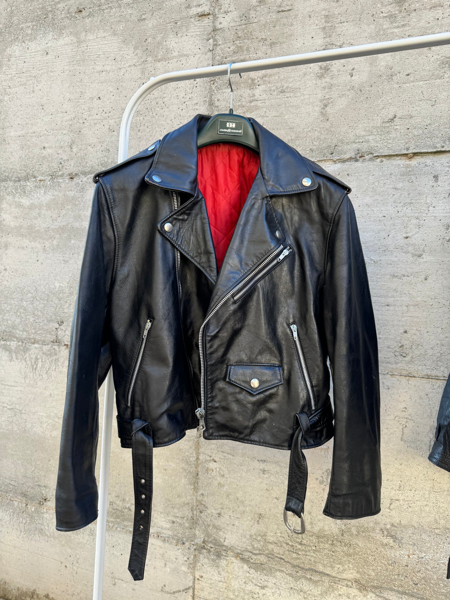 Chiodo in cuoio con fodera rossa, S uomo