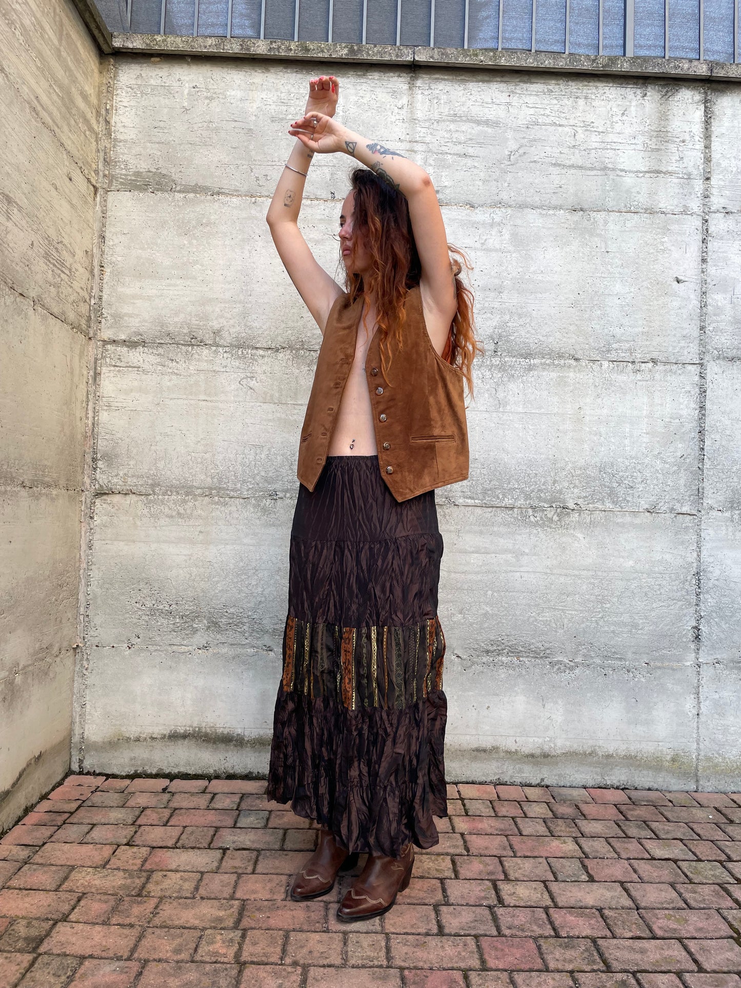 Gonna lunga marrone increspata con inserto etnico, taglia M