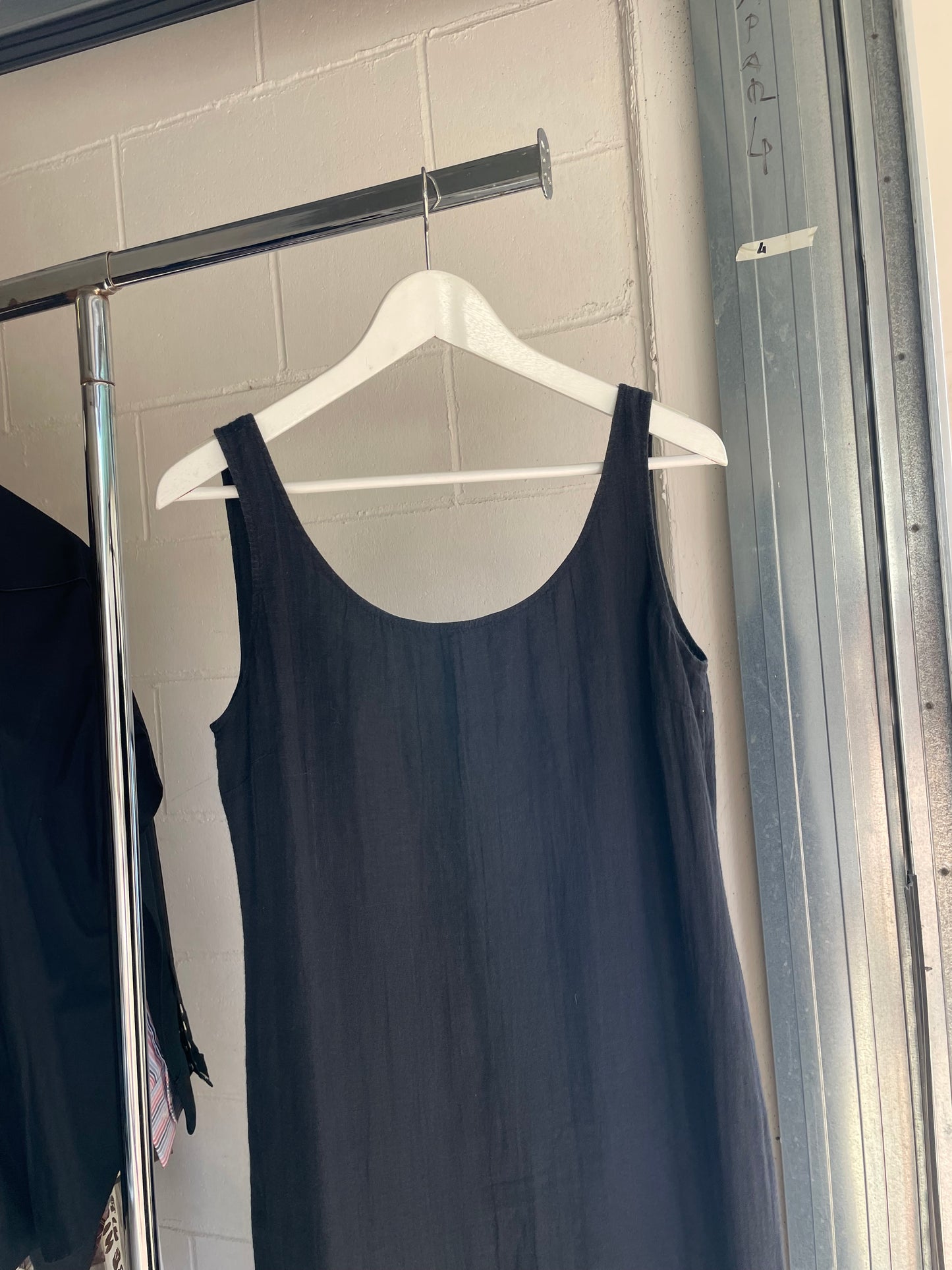 Vestito midi smanicato nero 100% lino - S