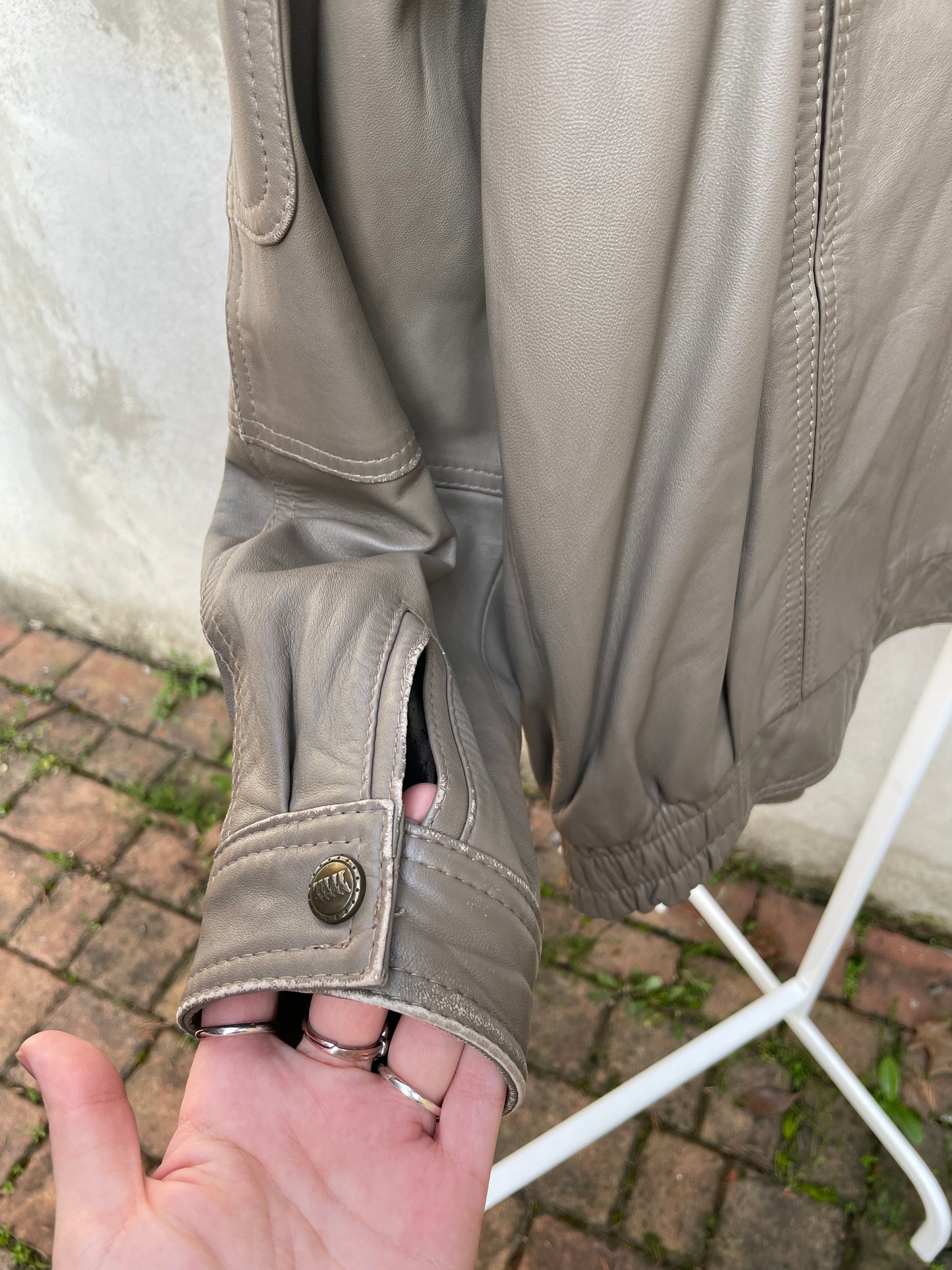 Bomber in nappa tortora