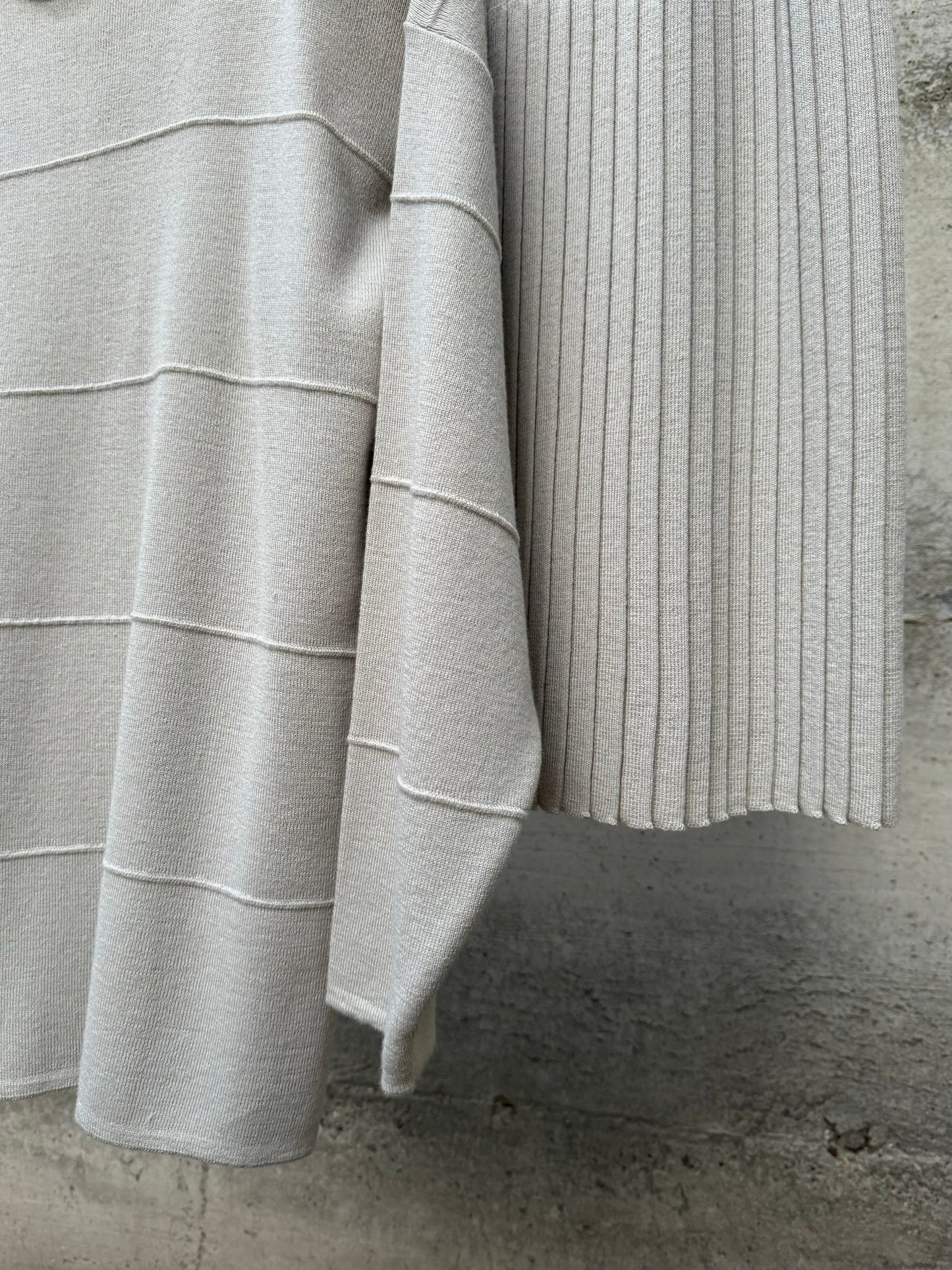 Completo in maglia sabbia, 50% lana merino, taglia M