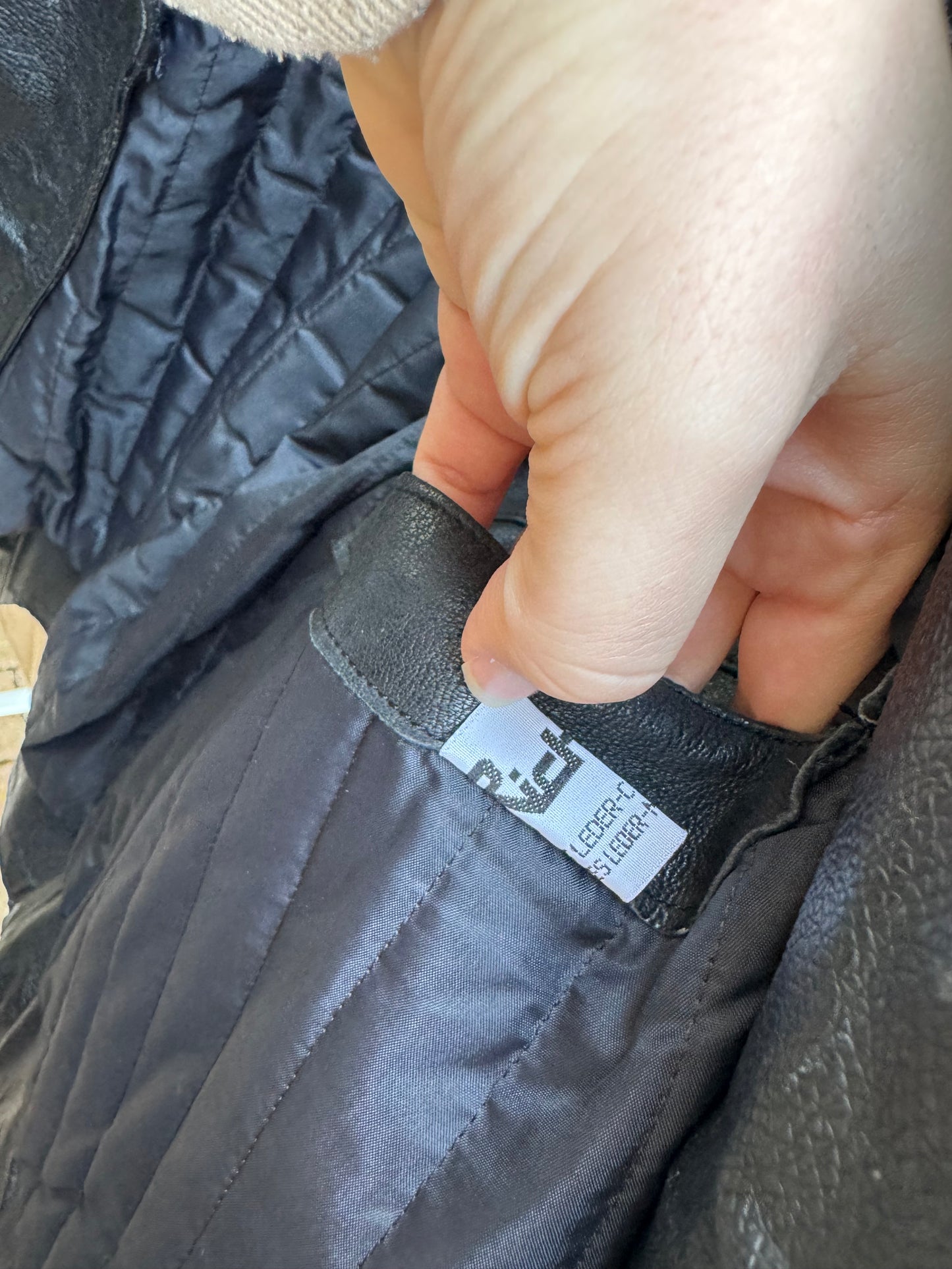 Chiodo nero in crosta di cuoio con frange, taglia XS