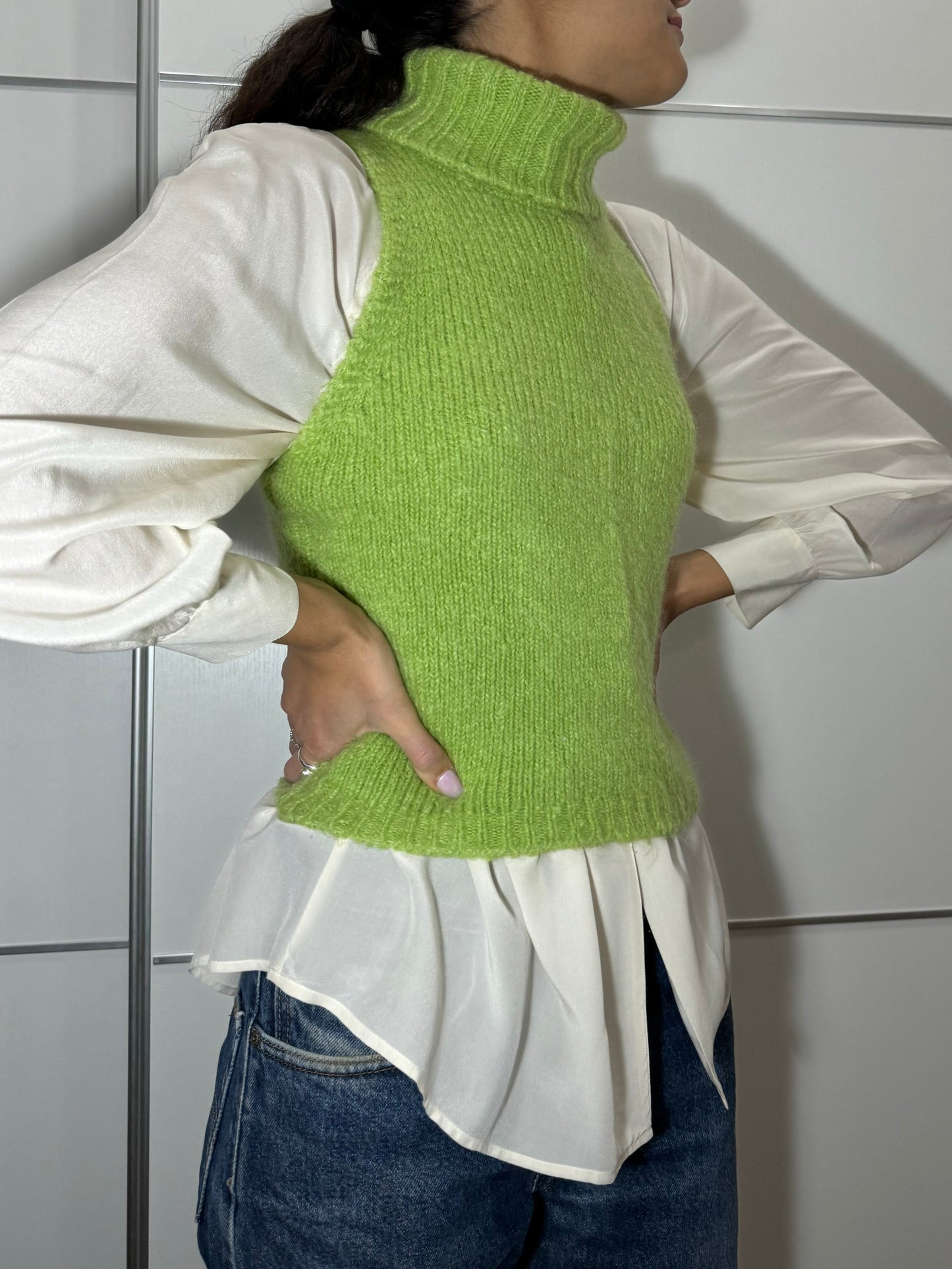 Gilet a collo alto crochet verde mela, misto kid mohair