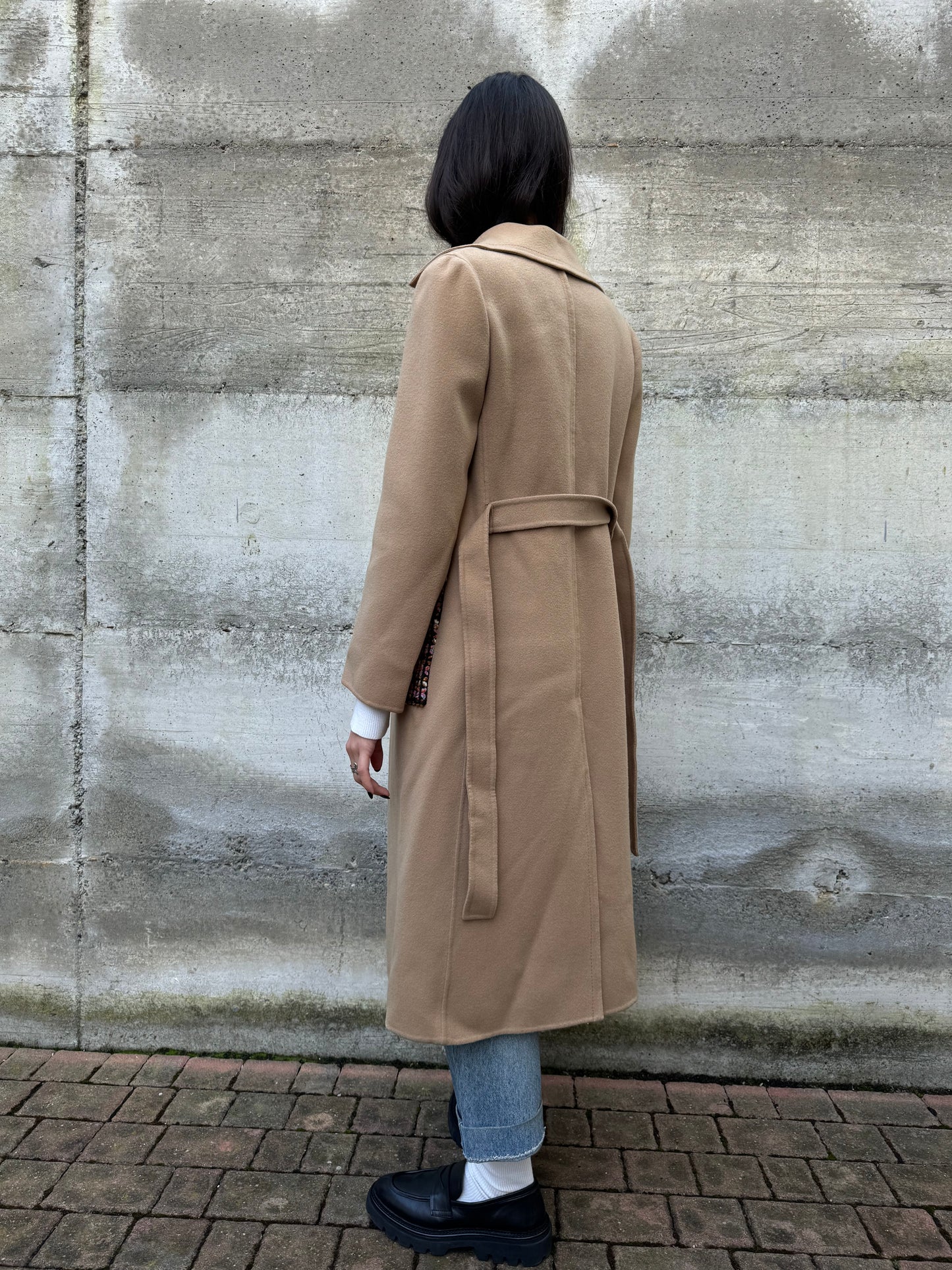 Cappotto sartoriale con cintura e tasconi tricot in 100% lana AGNONA