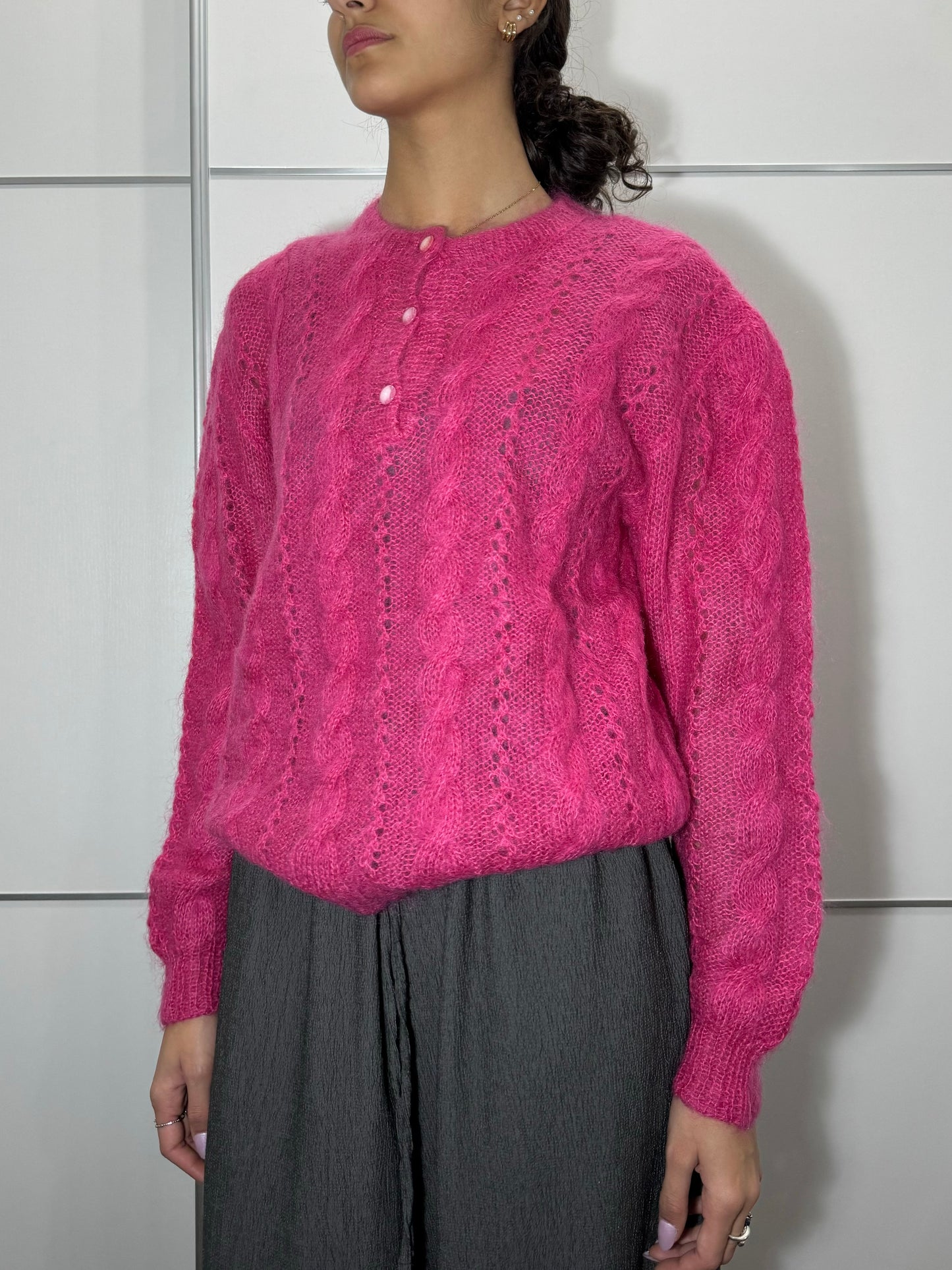 Maglione girocollo crochet fucsia in lana