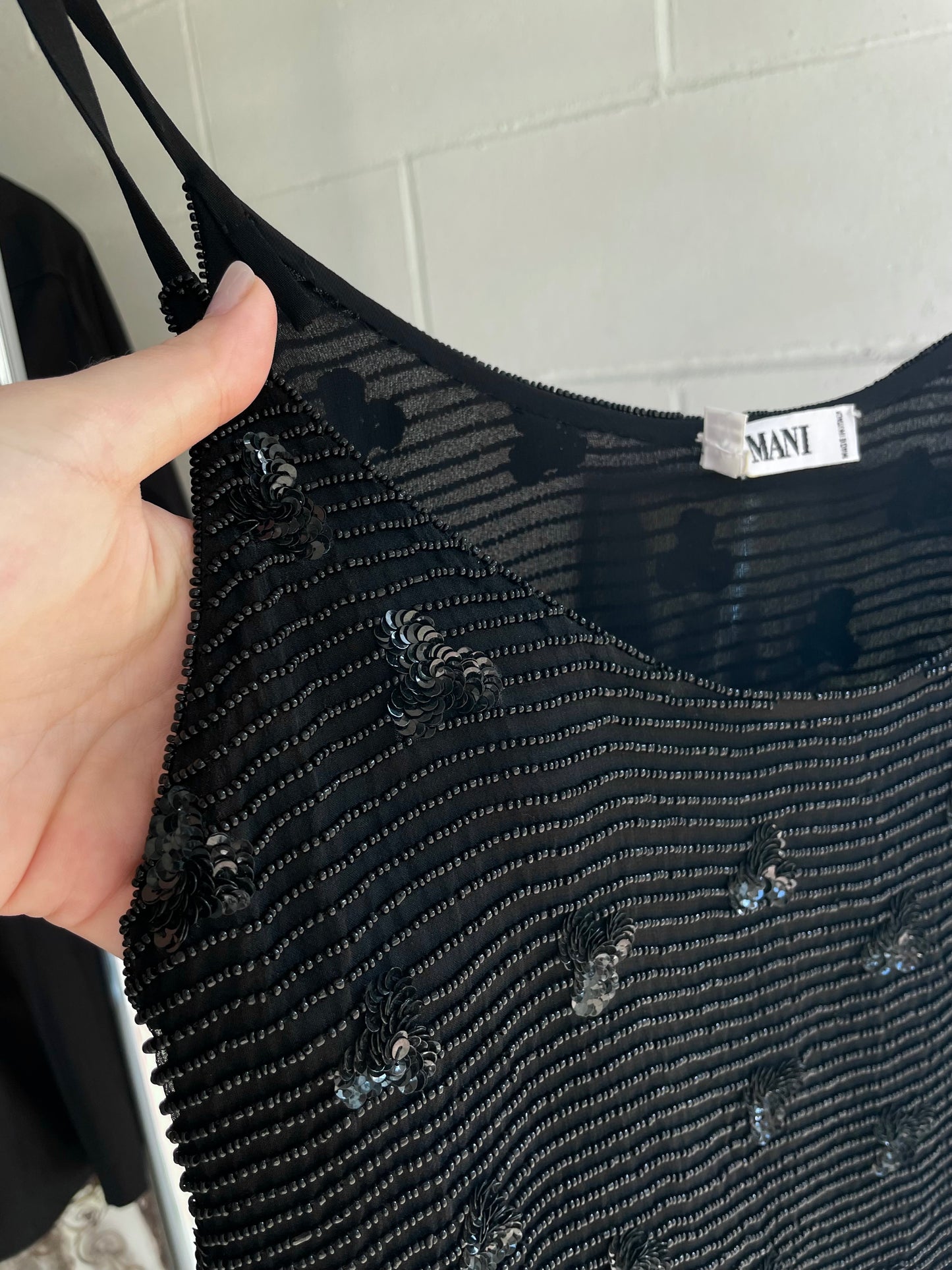 Top sartoriale MANI nero ricamato a mano - taglia M