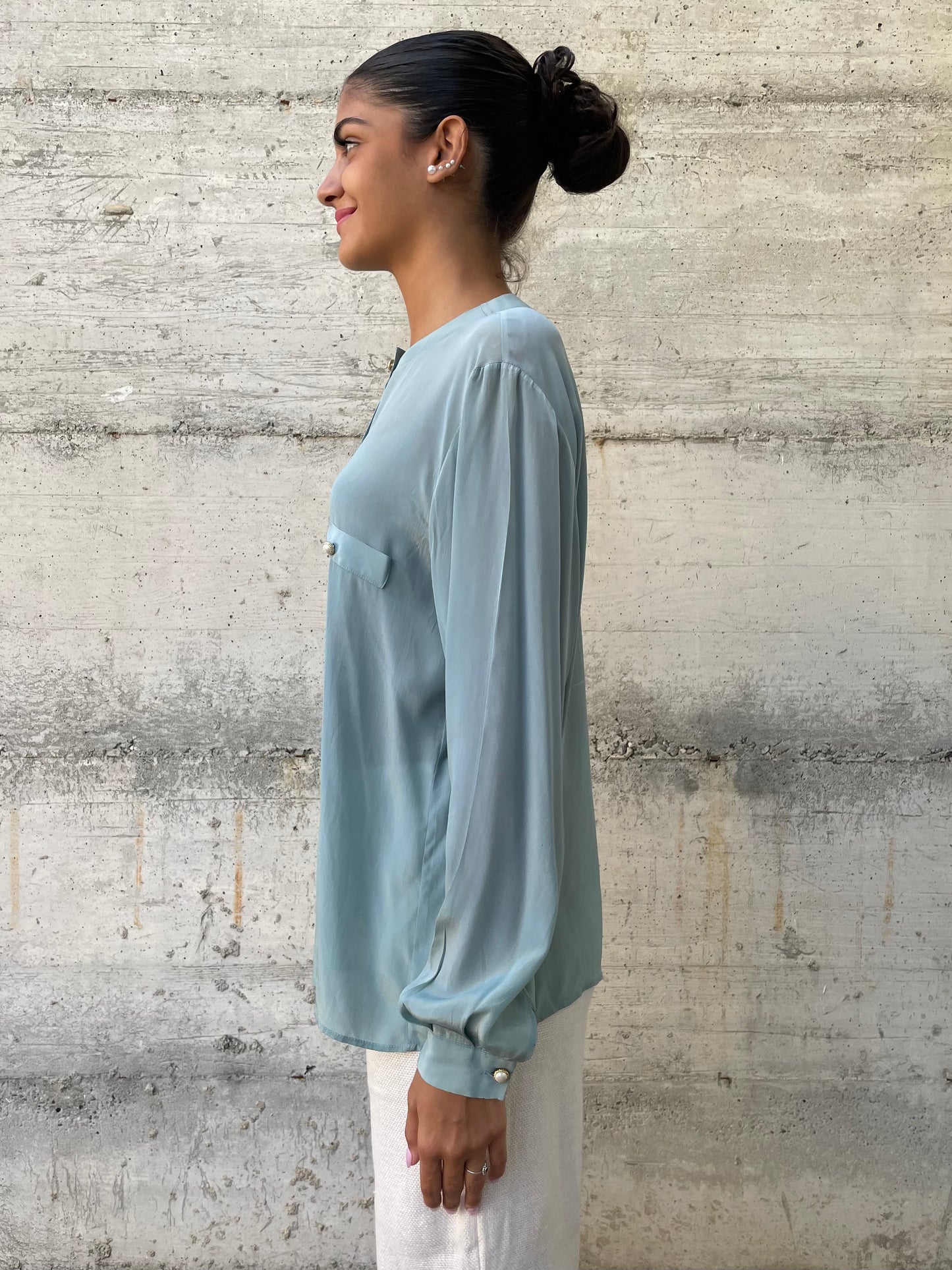 Camicia turchese in misto seta con bottoni gioiello - taglia M