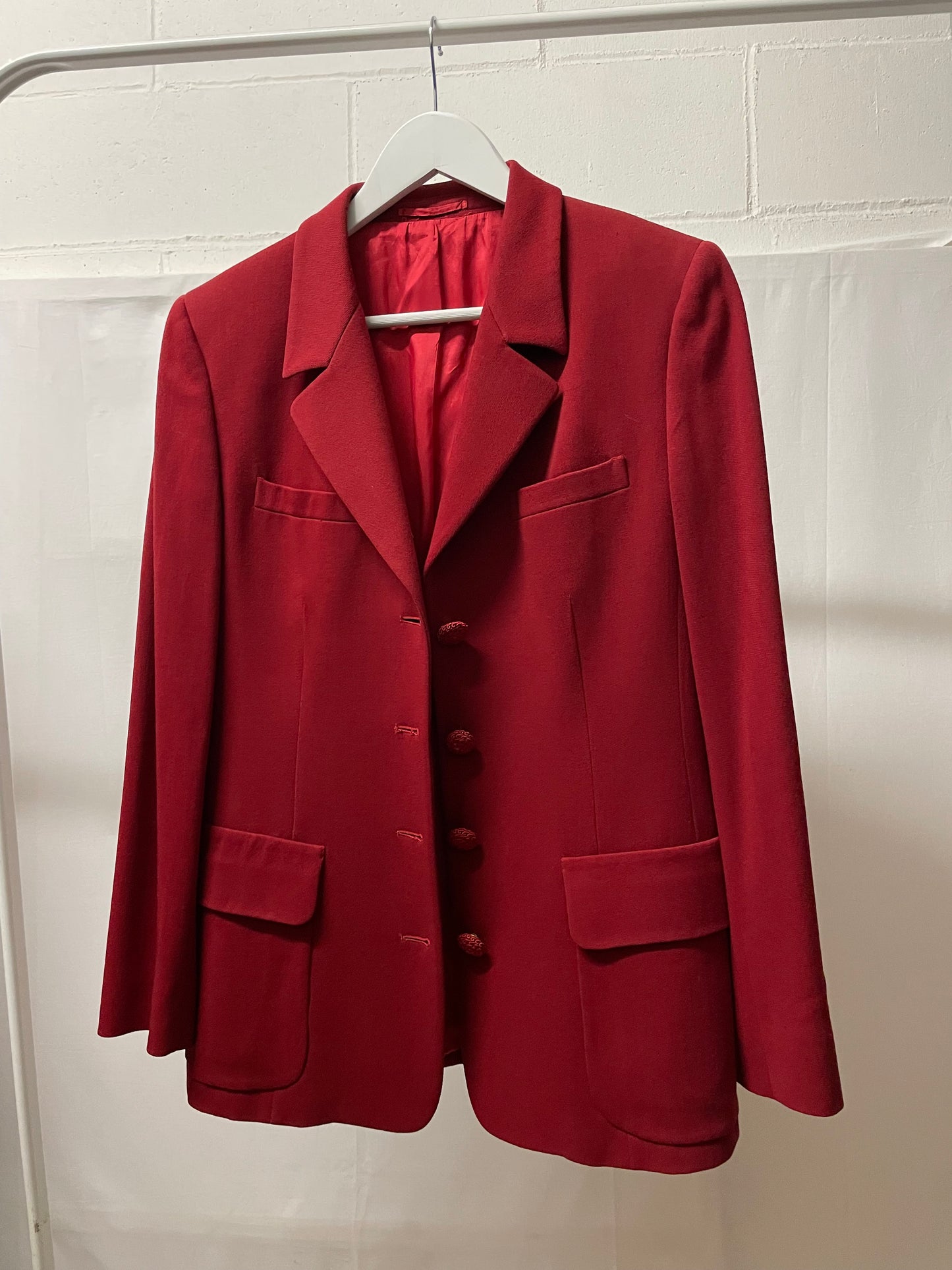 Blazer donna sartoriale ciliegia con bottoni lavorati