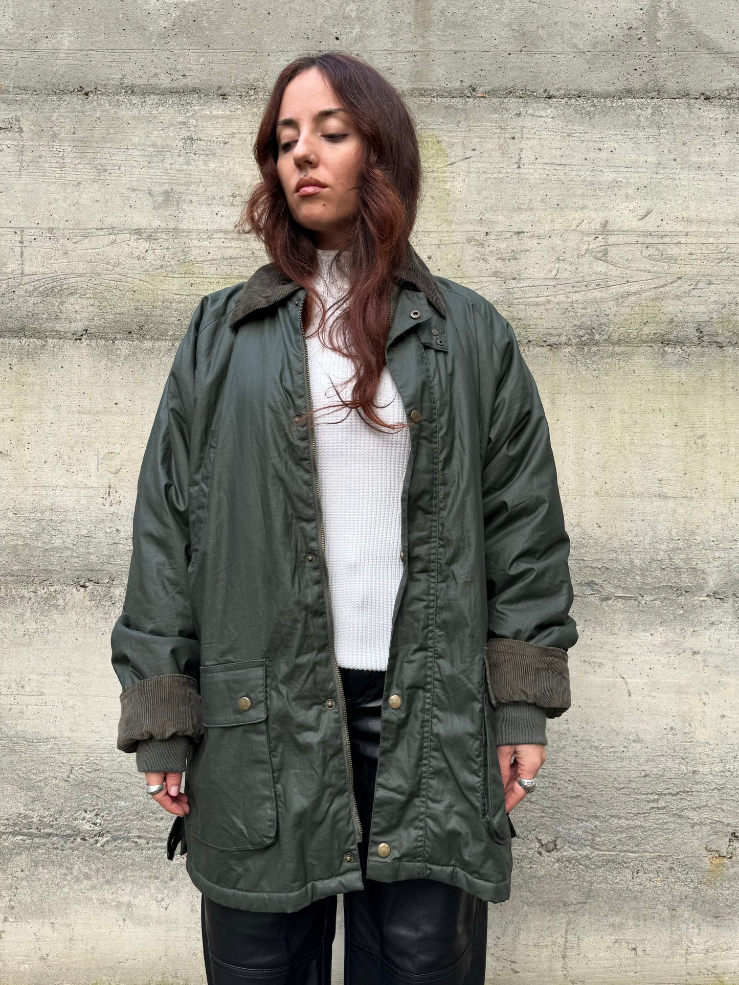 Giacca oversize cerata tipo Barbour, interamente foderata in ecopelliccia a pelo raso