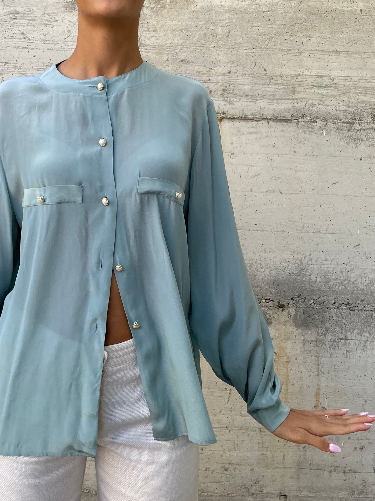 Camicia turchese in misto seta con bottoni gioiello - taglia M