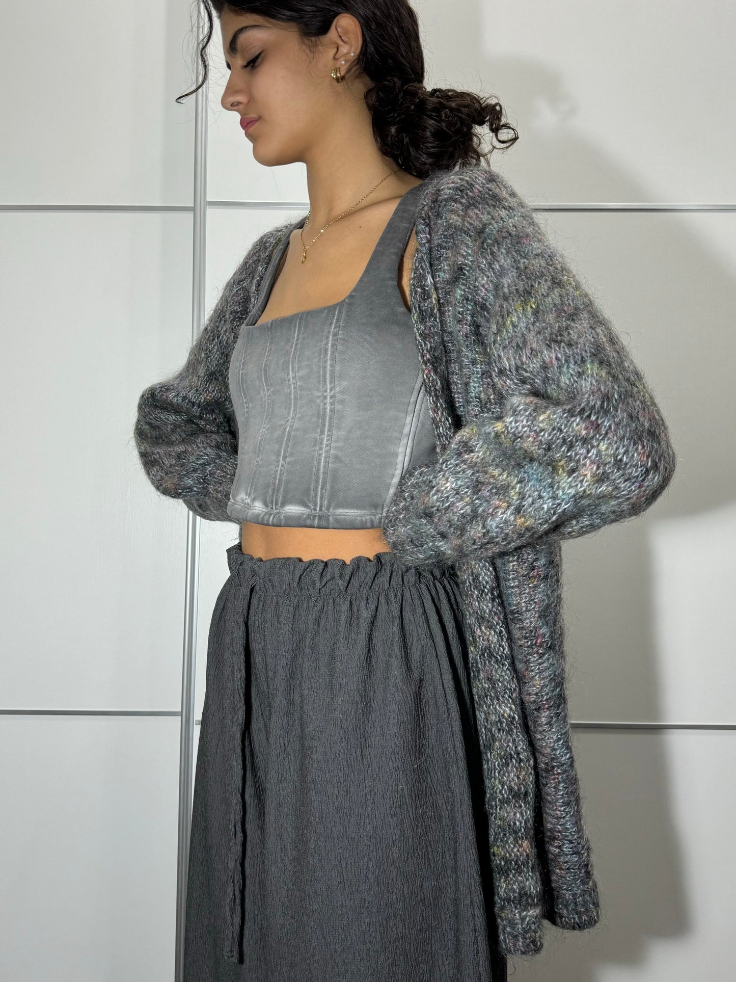 Maxi cardigan crochet multicolor a base grigia in lana