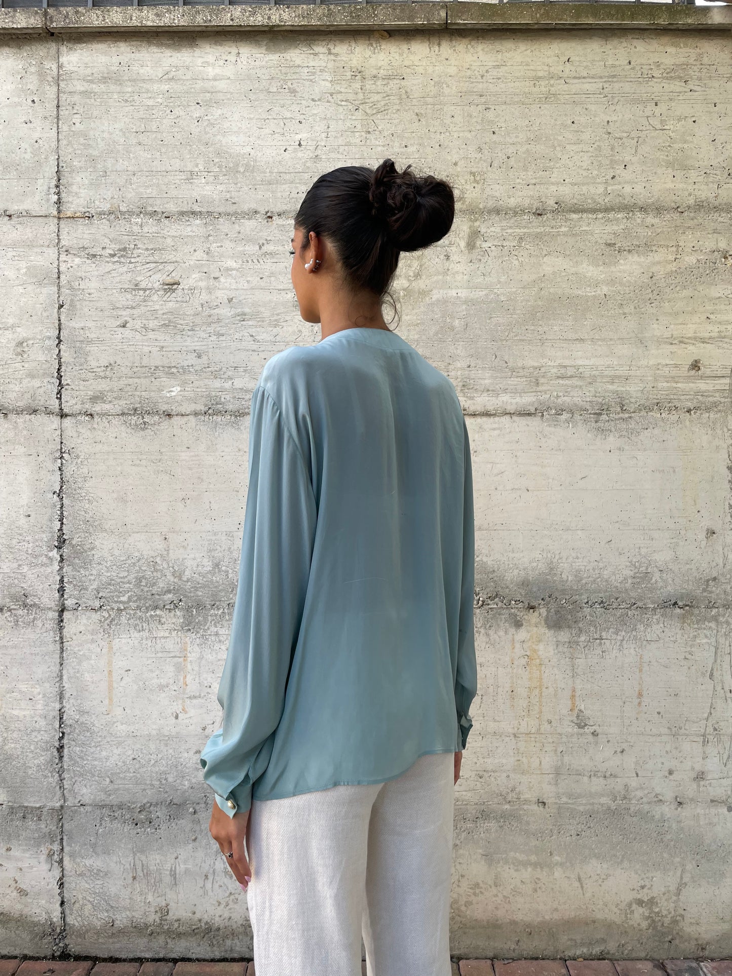 Camicia turchese in misto seta con bottoni gioiello - taglia M