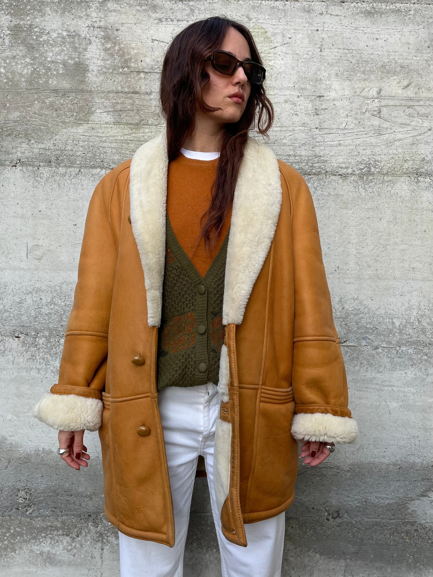 Montone Shearling originale a pelo bianco con esterno in pelle ruggine