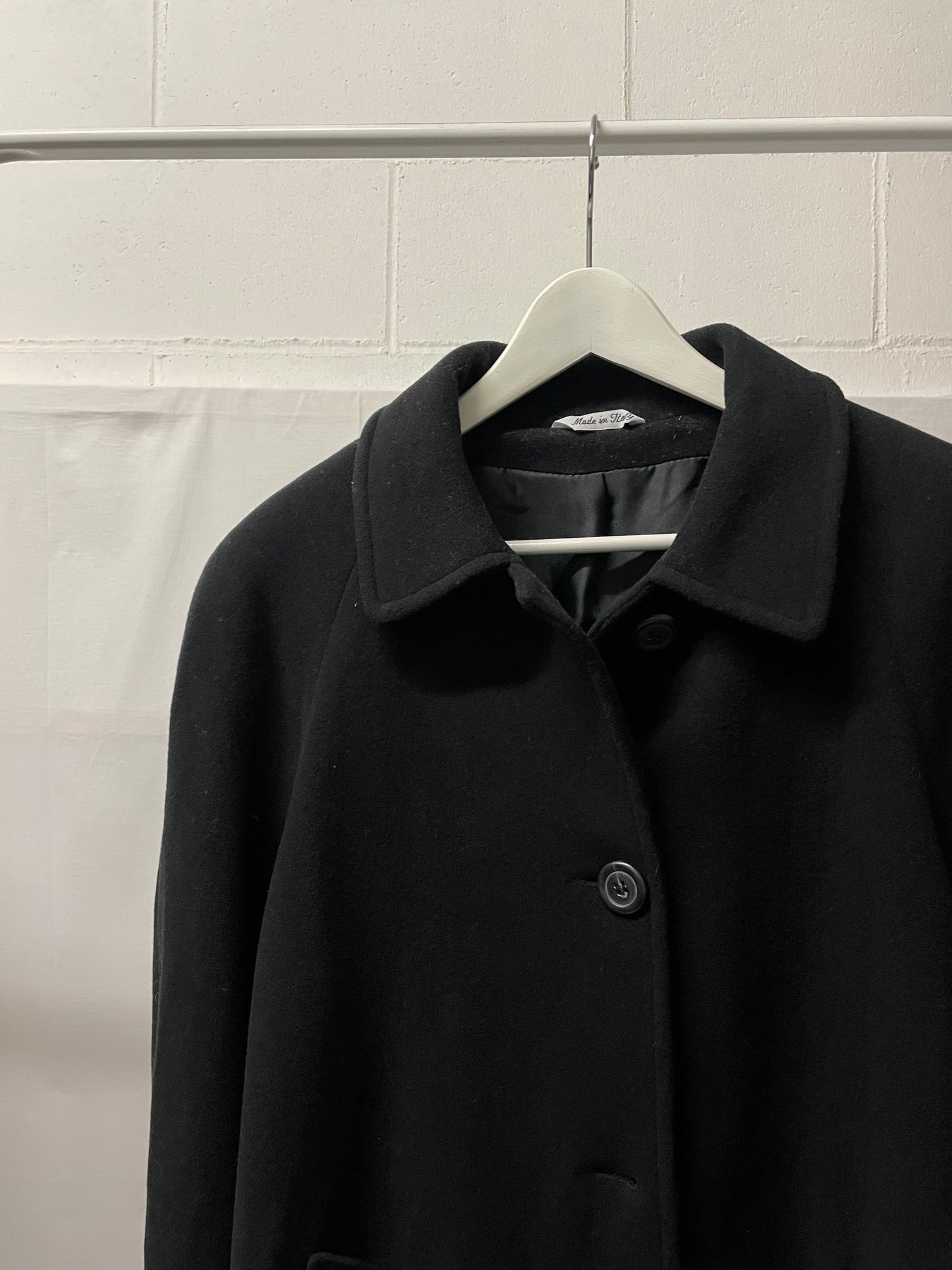 Cappotto nero sartoriale monopetto in pura lana