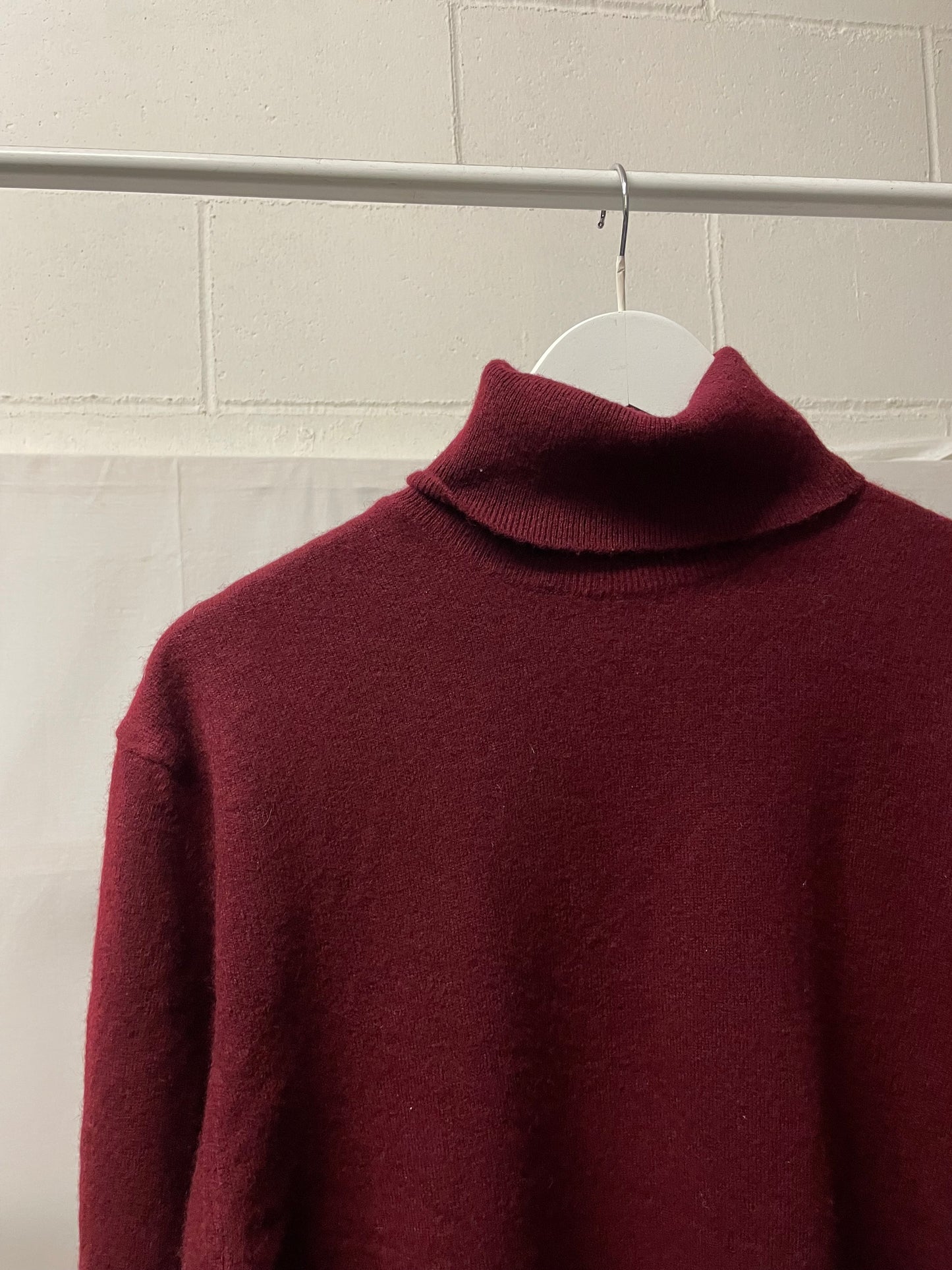 Maglione unisex a collo alto borgogna 100% lana vergine