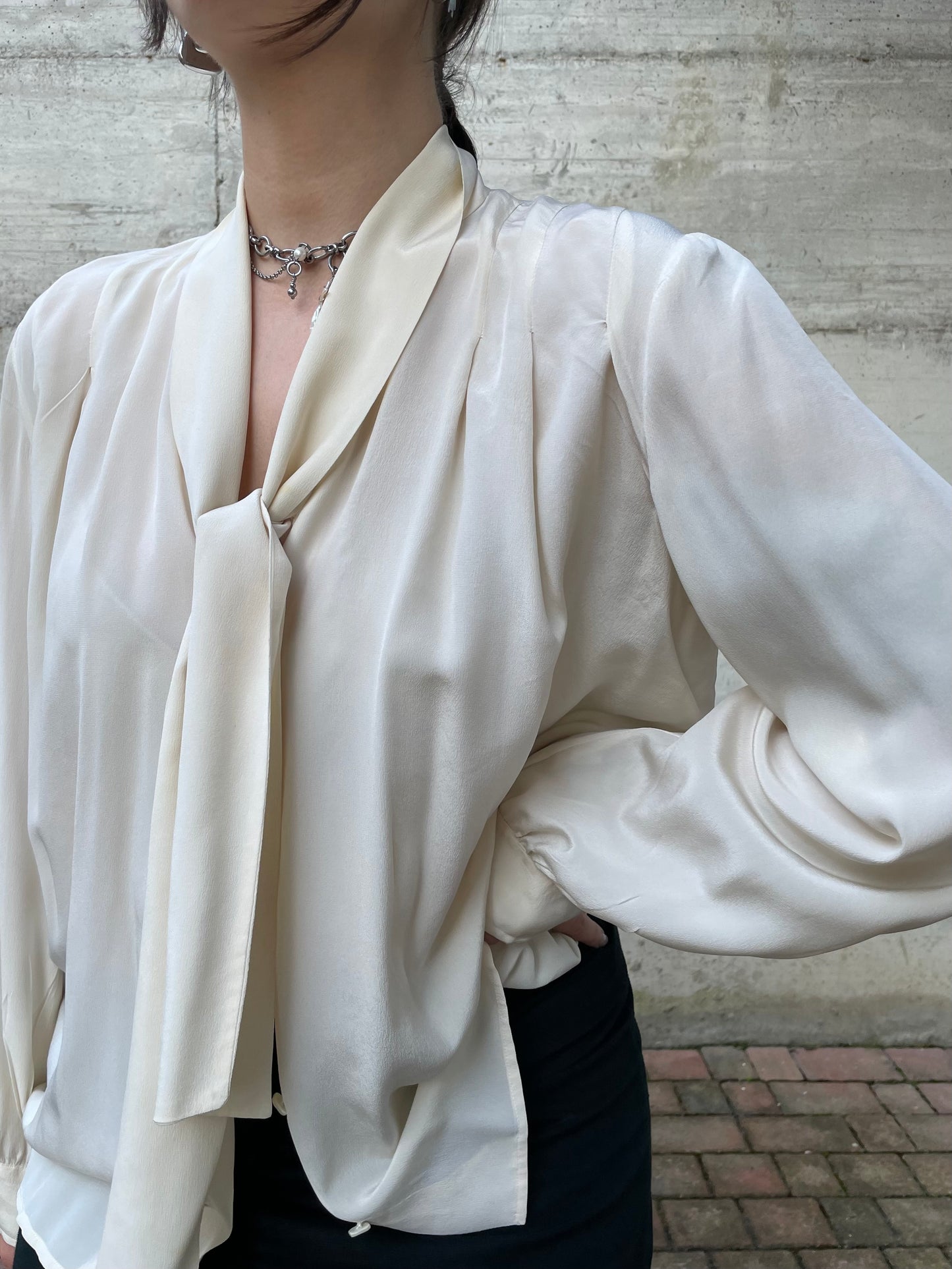 Camicia sartoriale 100% seta panna - nodo frontale