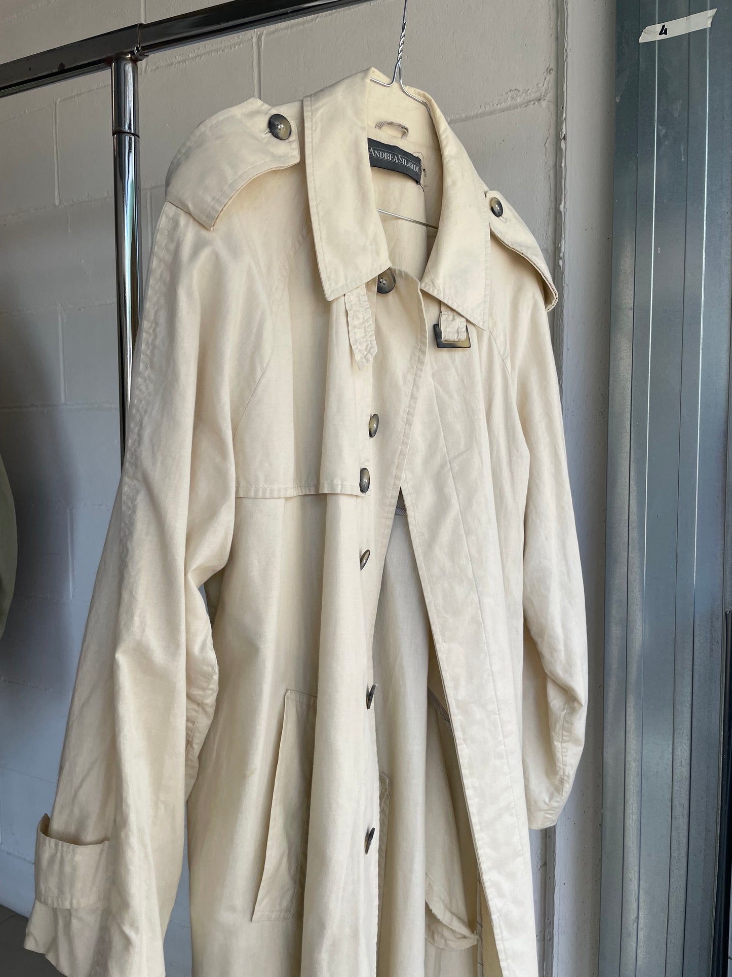 Trenchcoat crema in cotone Andrea Silardi