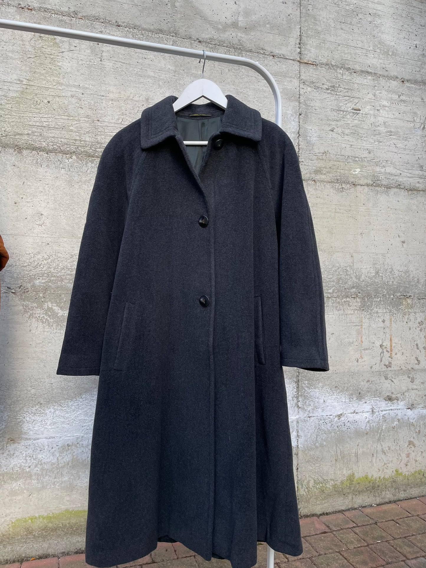 Cappotto sartoriale monopetto grigio scuro 100% lana vergine, in rara taglia 42it