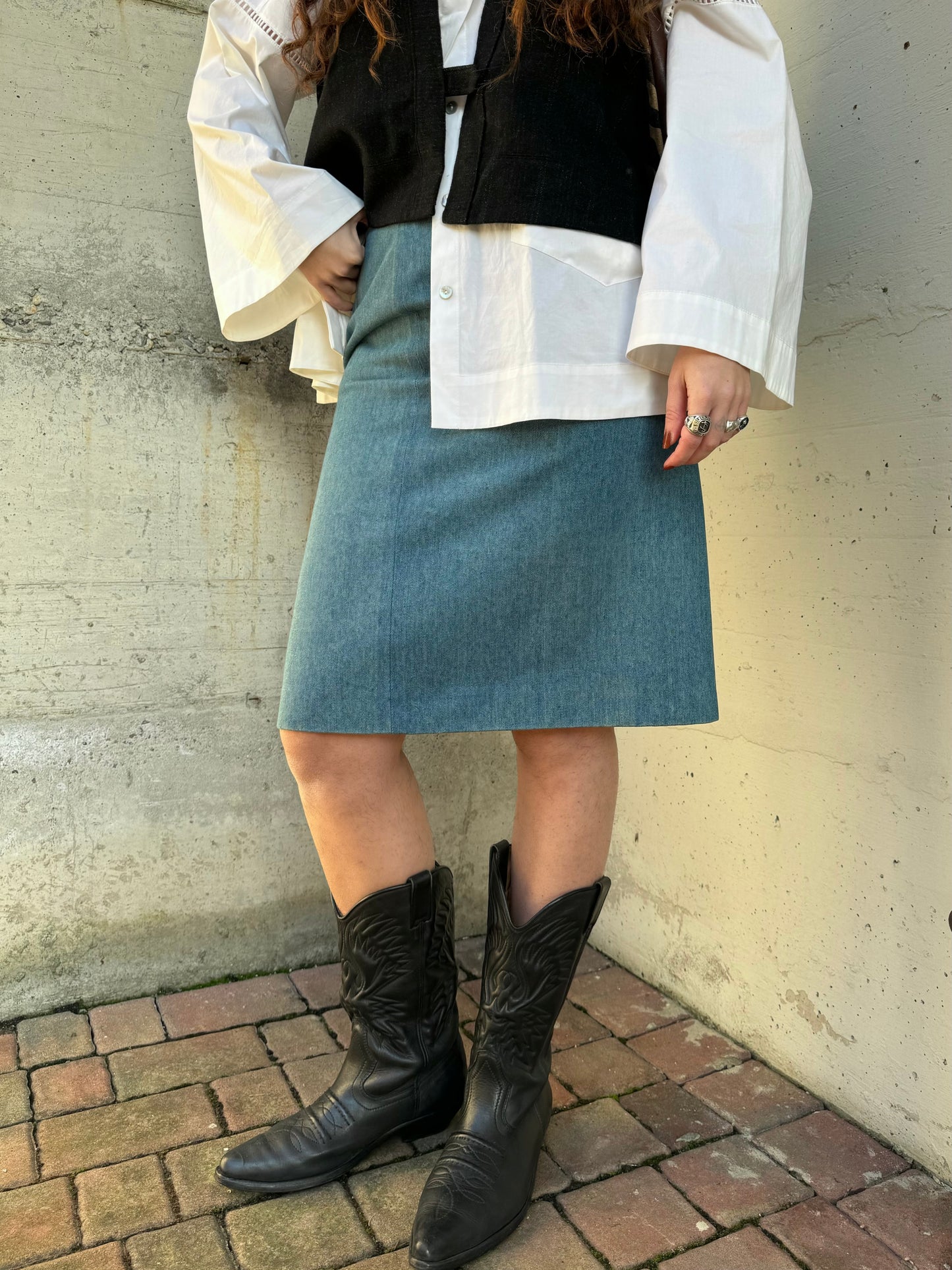 Longuette sartoriale in denim lavaggio medio, taglia 42it