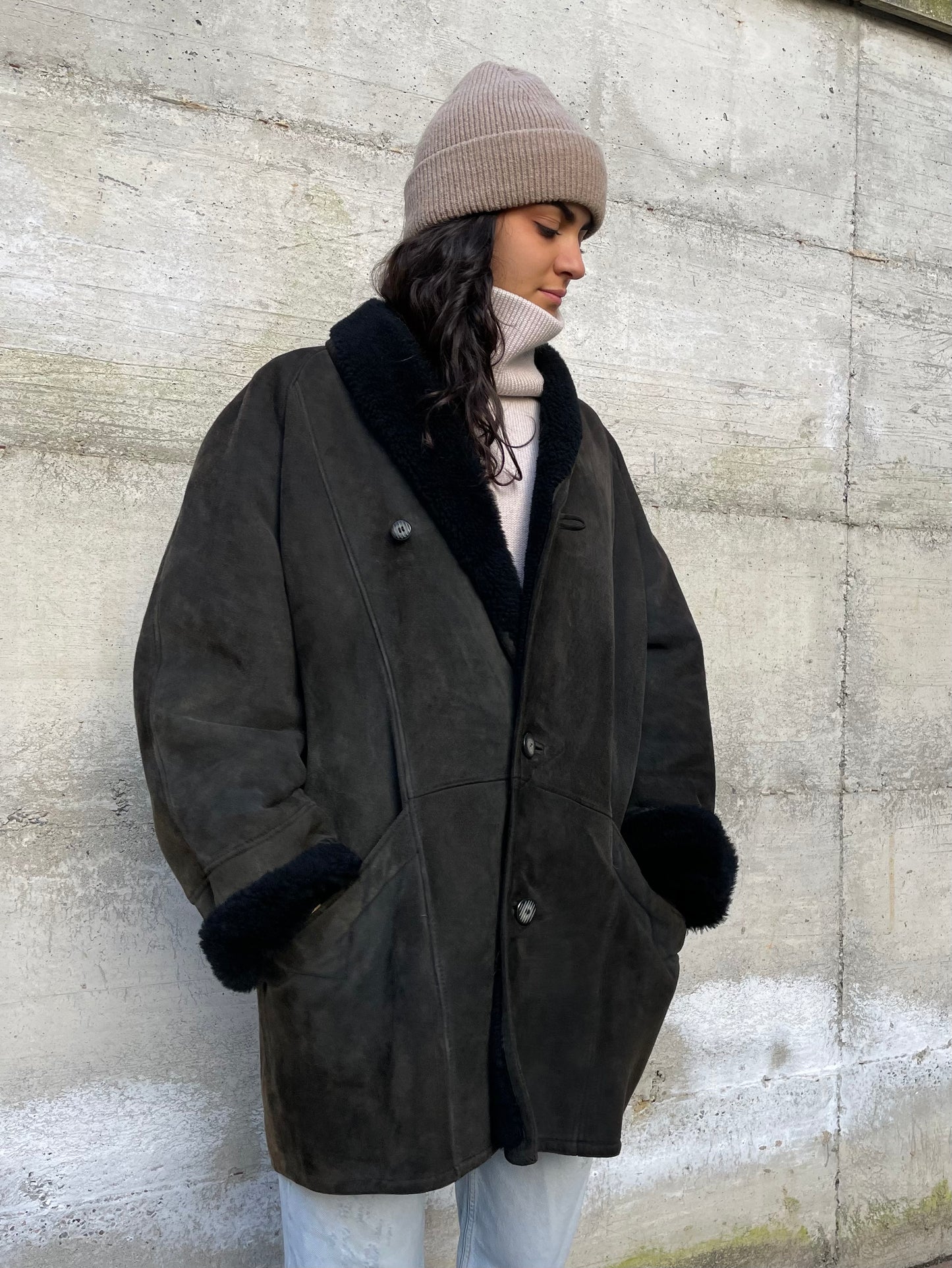 Montone Shearling scamosciato nero tendente al verde, pelo raso nero, taglia 52it uomo