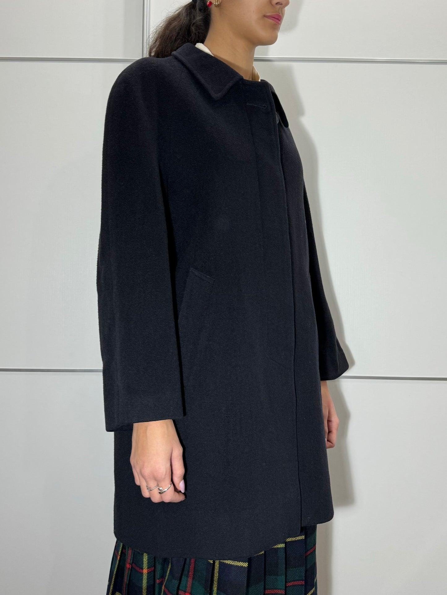 Cappotto corto sartoriale blu notte in pura lana vergine