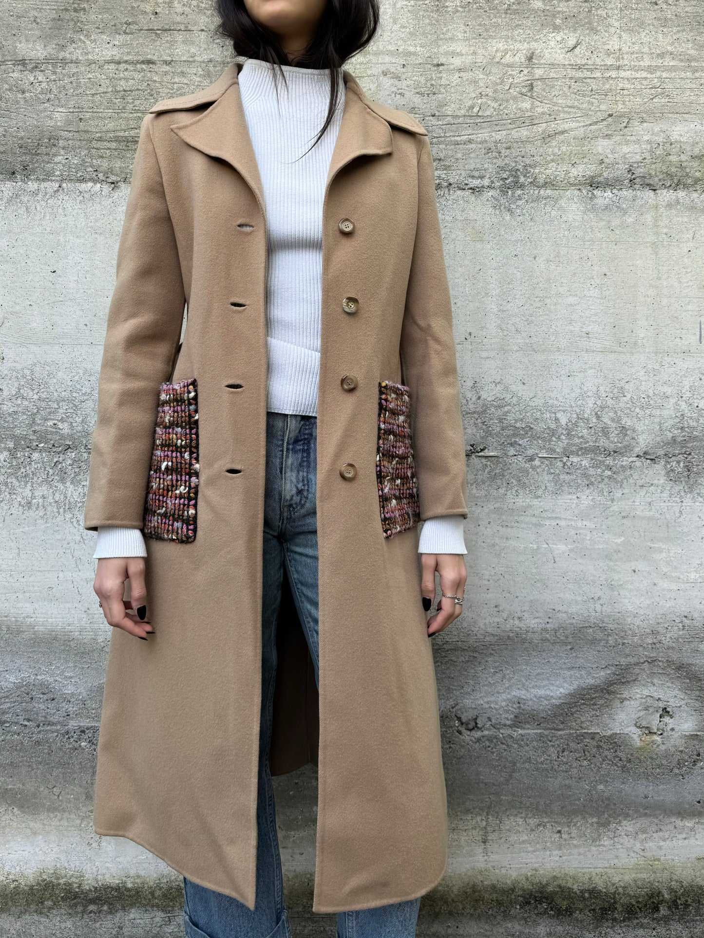 Cappotto sartoriale con cintura e tasconi tricot in 100% lana AGNONA