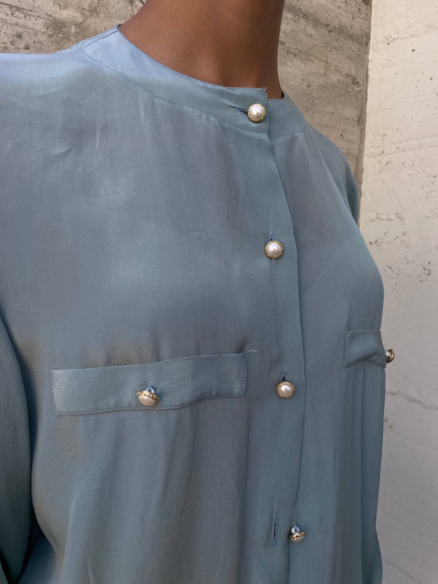 Camicia turchese in misto seta con bottoni gioiello - taglia M