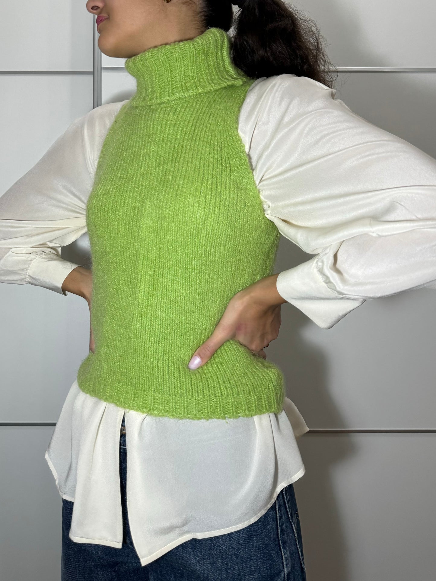 Gilet a collo alto crochet verde mela, misto kid mohair