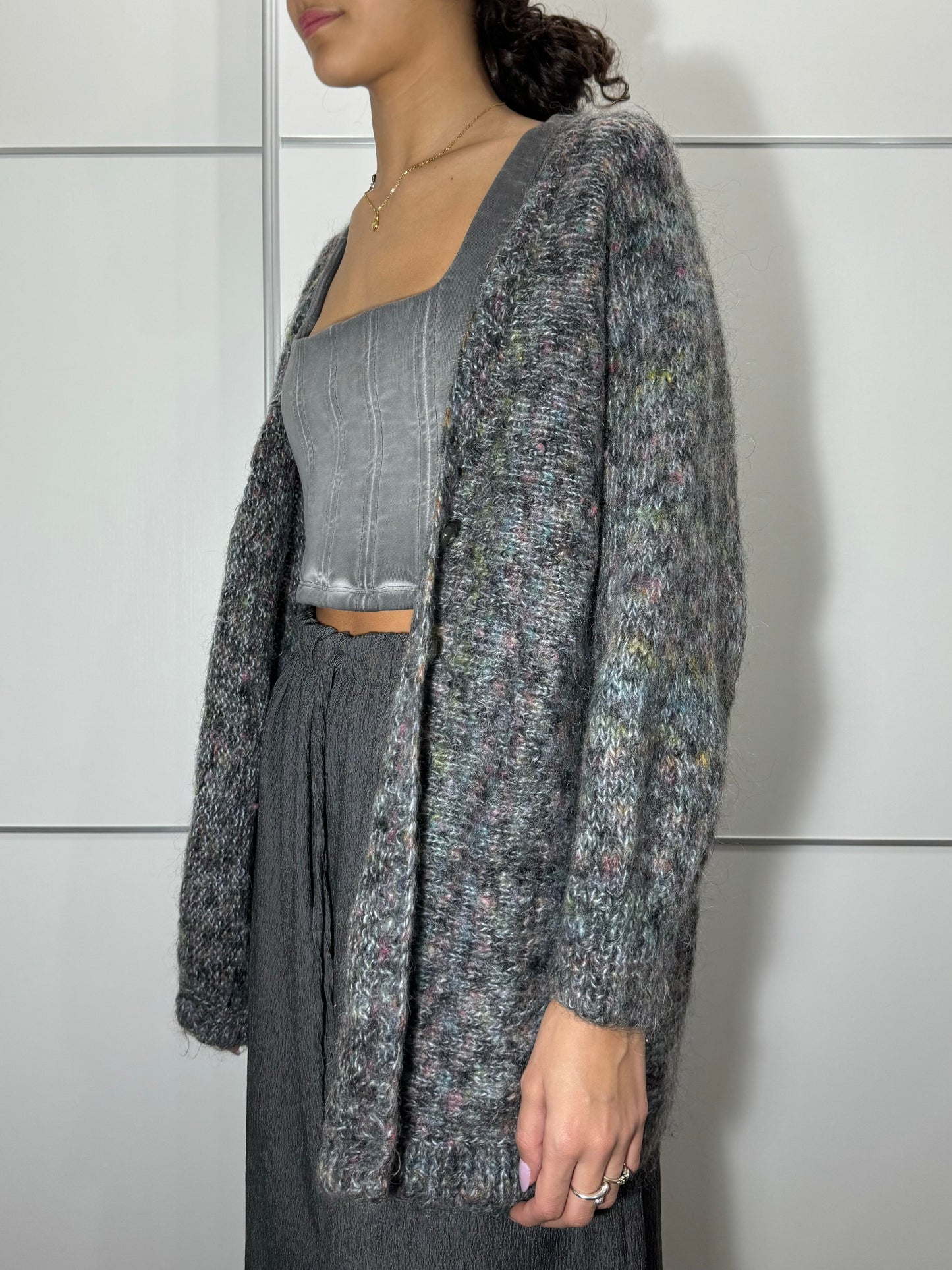 Maxi cardigan crochet multicolor a base grigia in lana