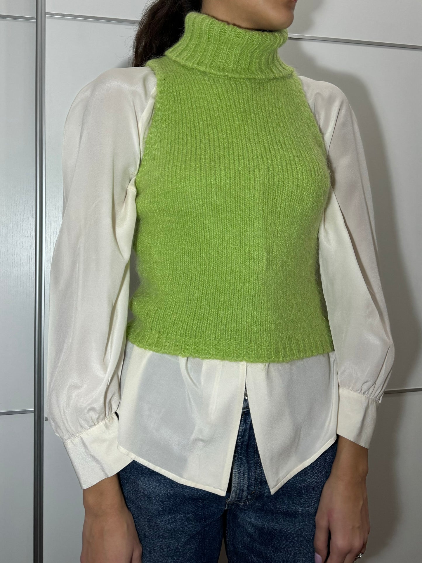 Gilet a collo alto crochet verde mela, misto kid mohair