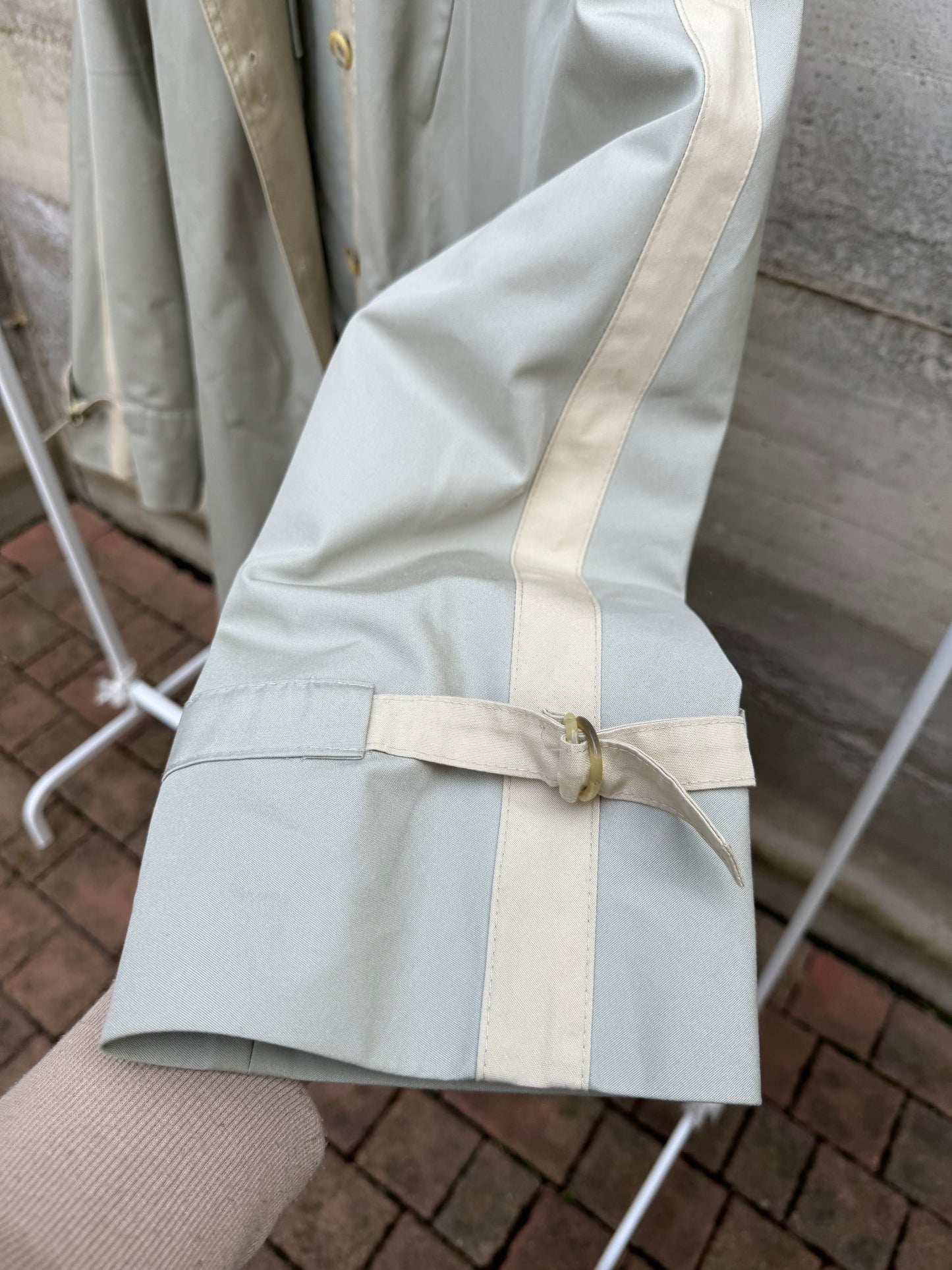 Trenchcoat monopetto sartoriale ghiaccio con collo alla coreana, in misto cotone, tessuti NINO