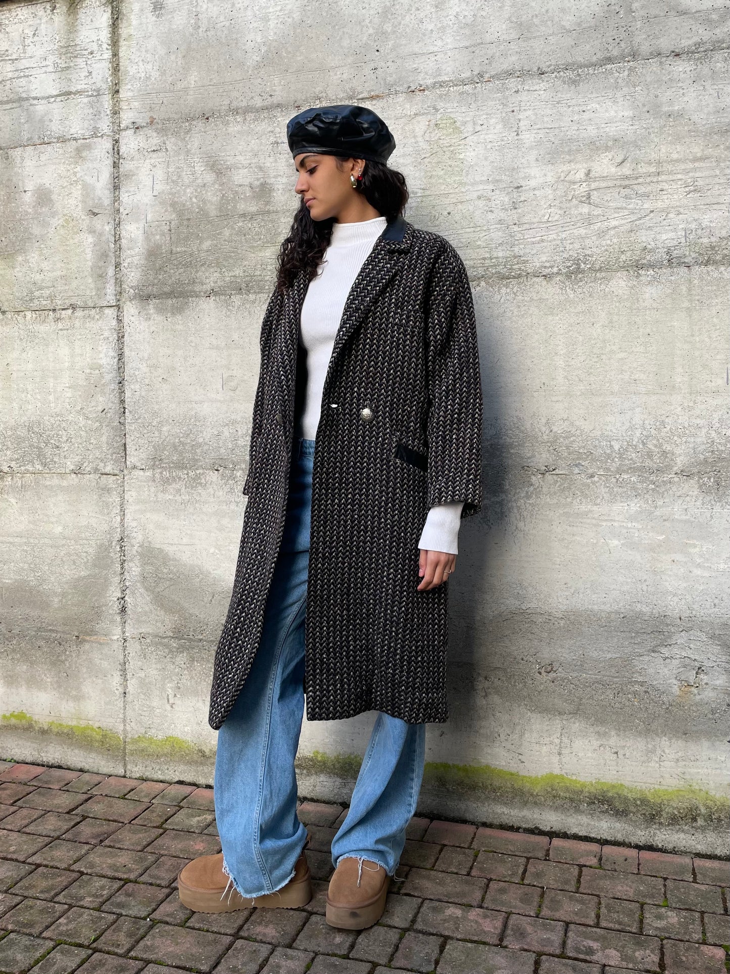 Cappotto sartoriale in lana spigato, con inserti in vera pelle