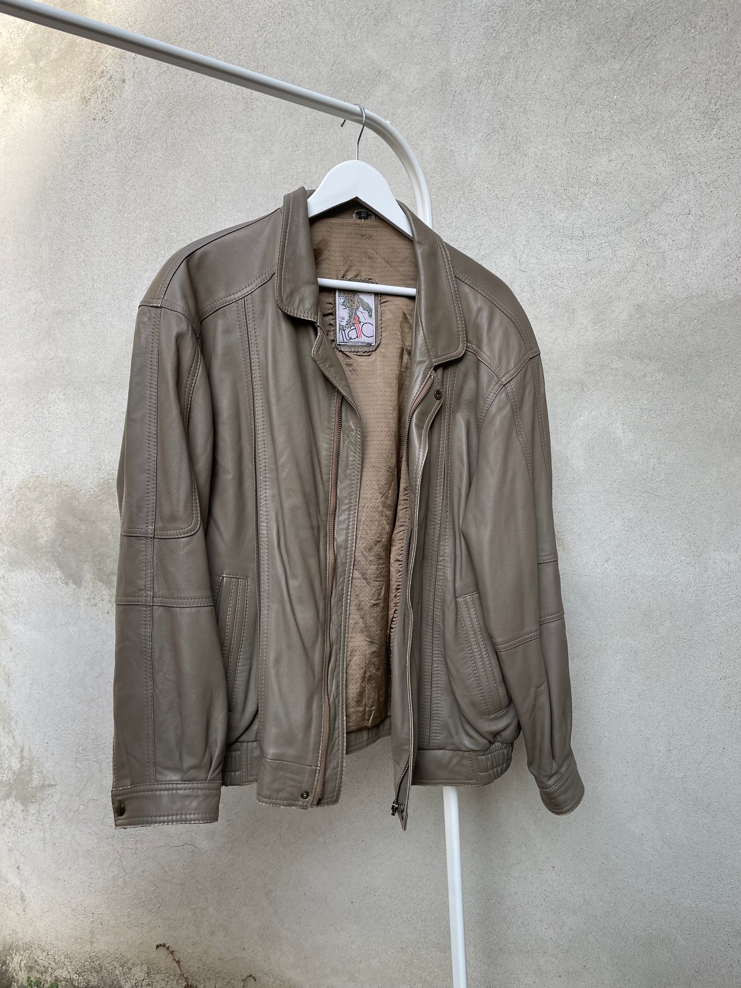 Bomber in nappa tortora