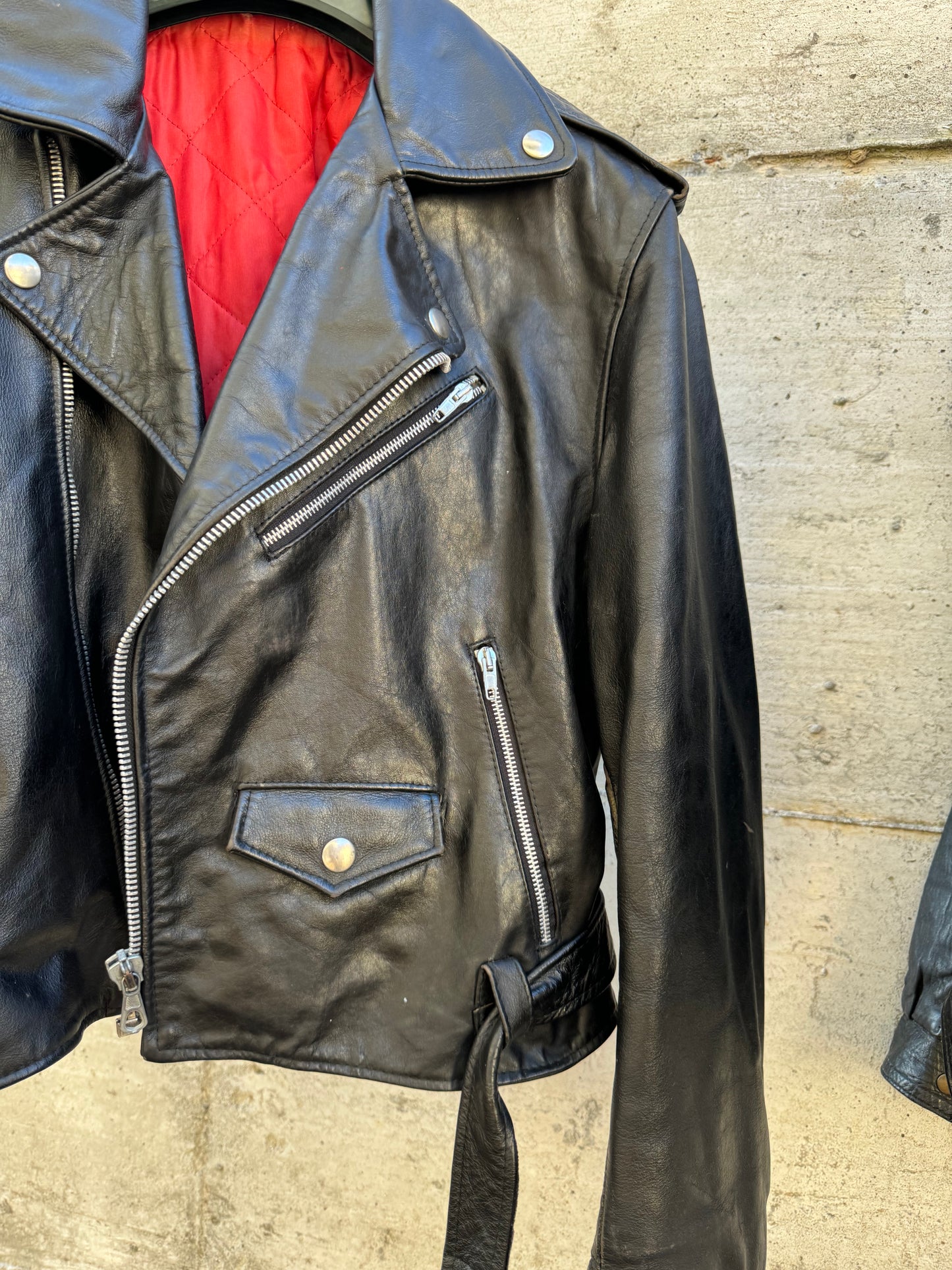 Chiodo in cuoio con fodera rossa, S uomo