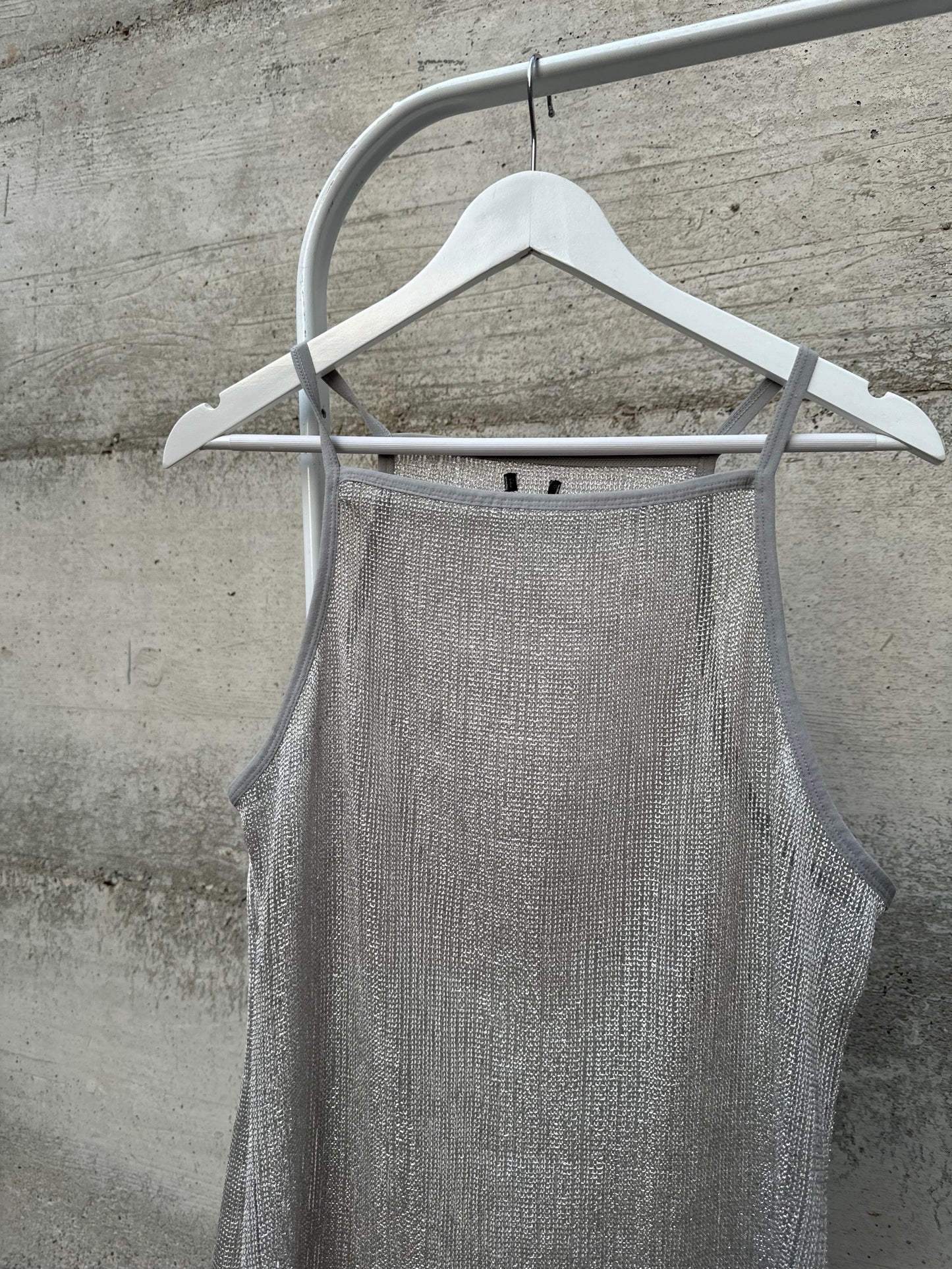 Abitino a rete semitrasparente argento, taglia M