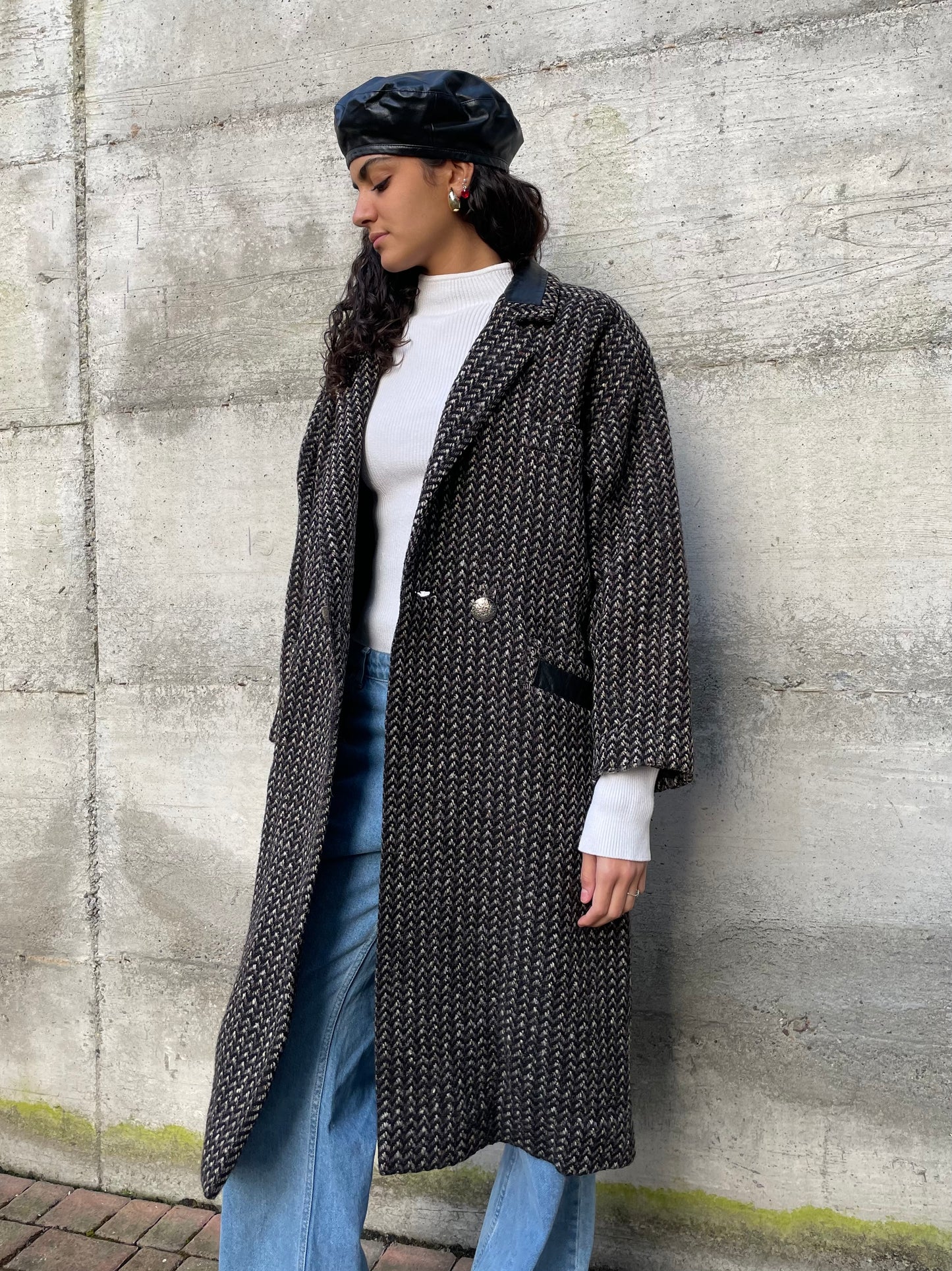 Cappotto sartoriale in lana spigato, con inserti in vera pelle