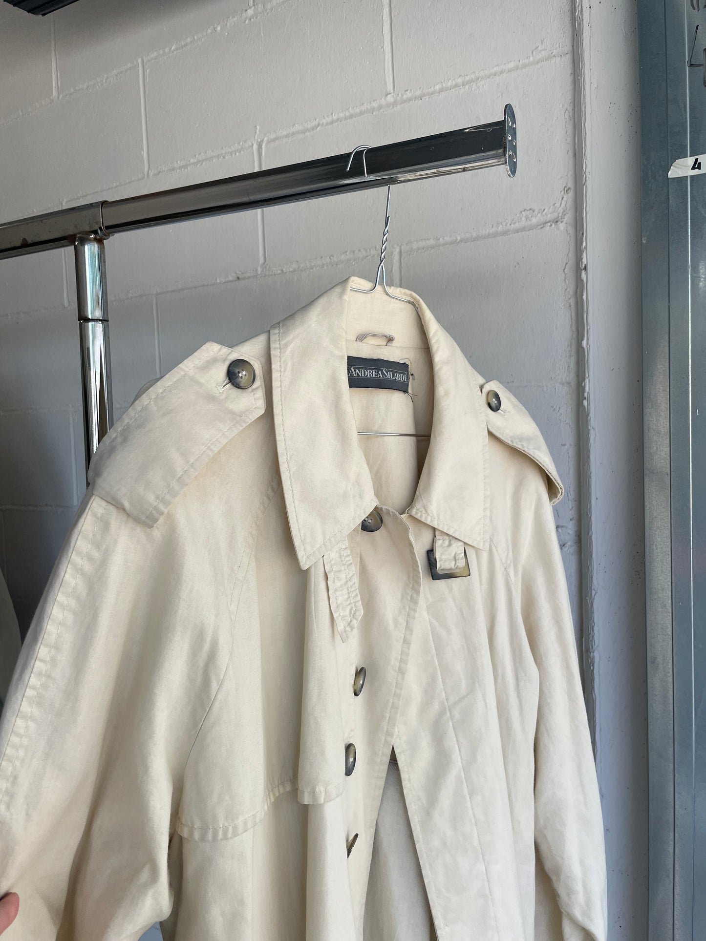 Trenchcoat crema in cotone Andrea Silardi