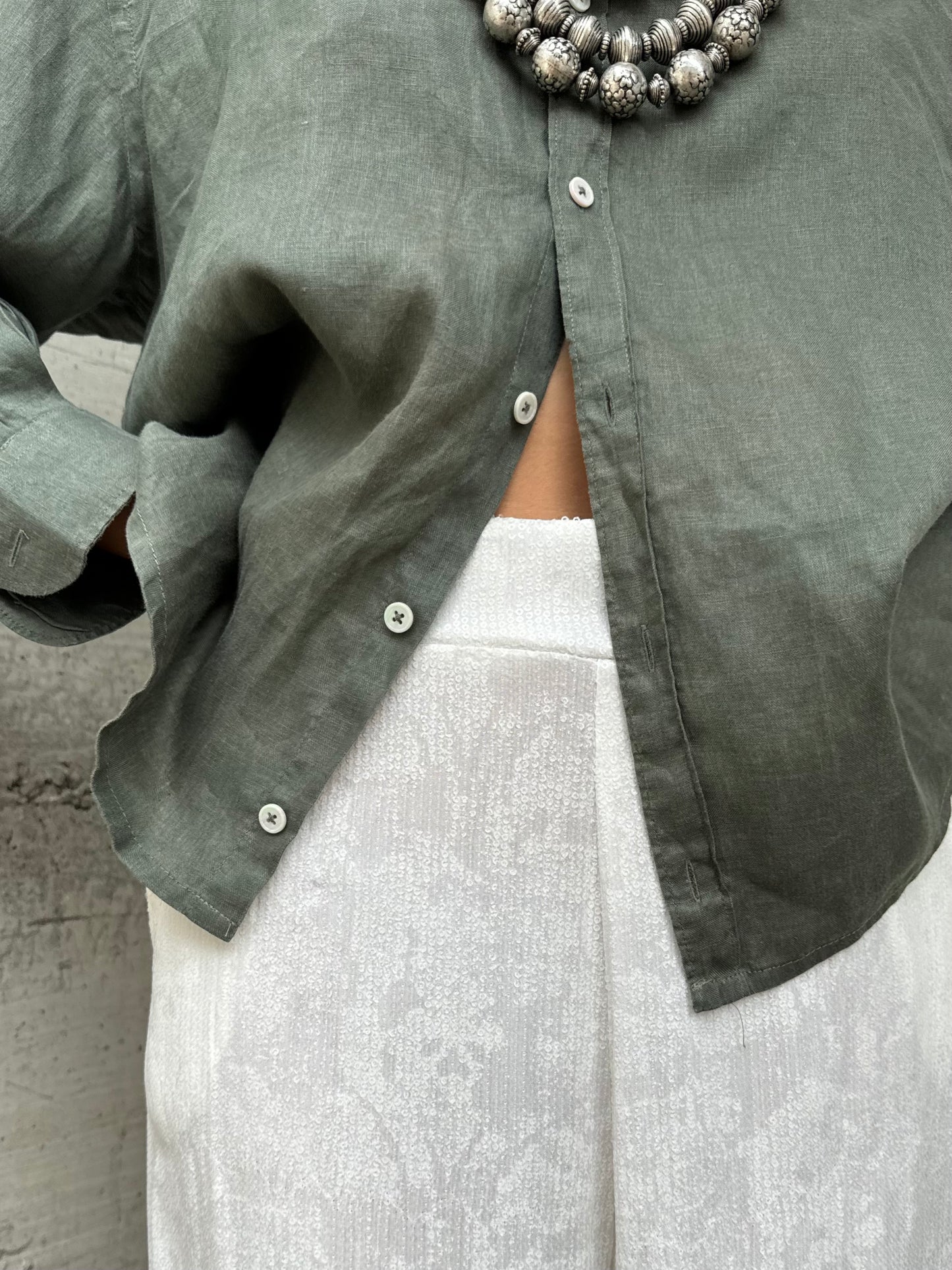 Camicia con collo alla coreana in 100% lino