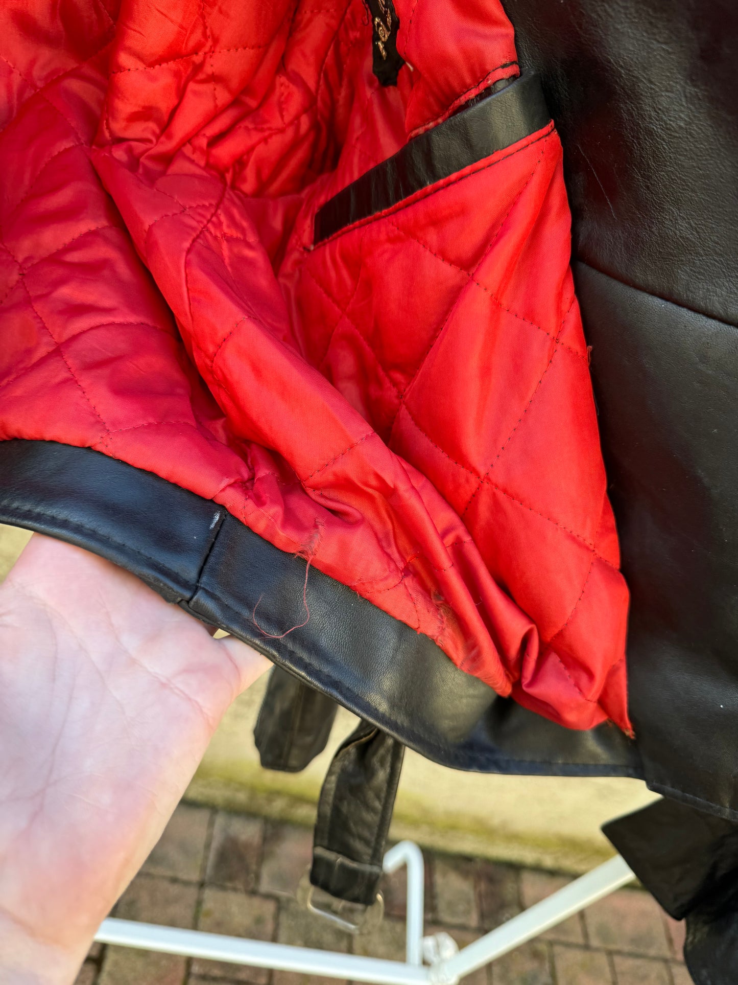 Chiodo in cuoio con fodera rossa, S uomo