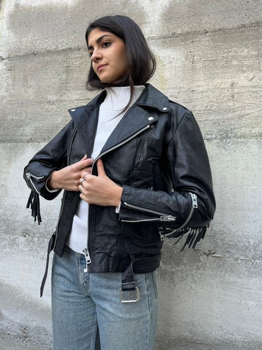 Chiodo nero in crosta di cuoio con frange, taglia XS