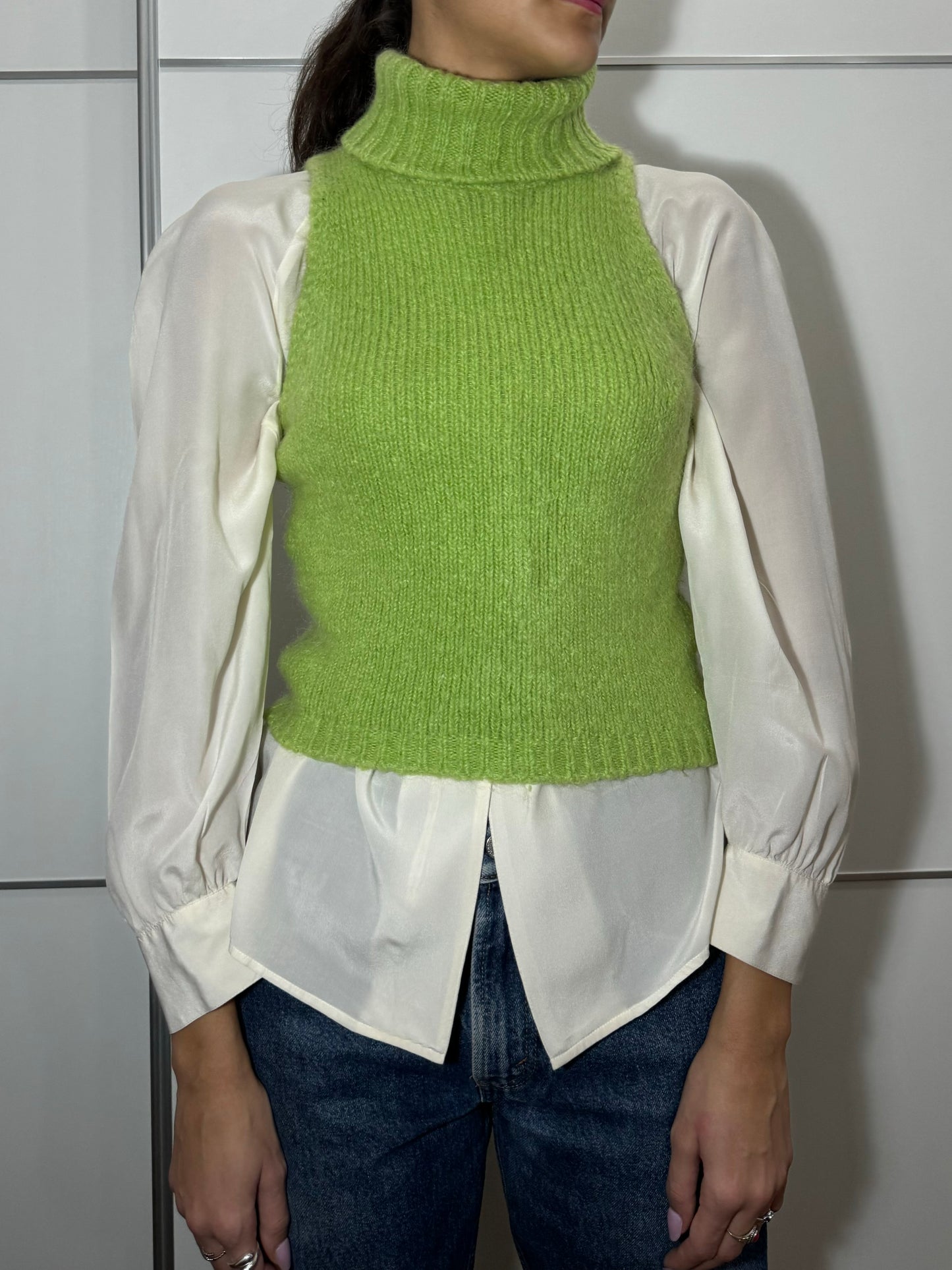 Gilet a collo alto crochet verde mela, misto kid mohair