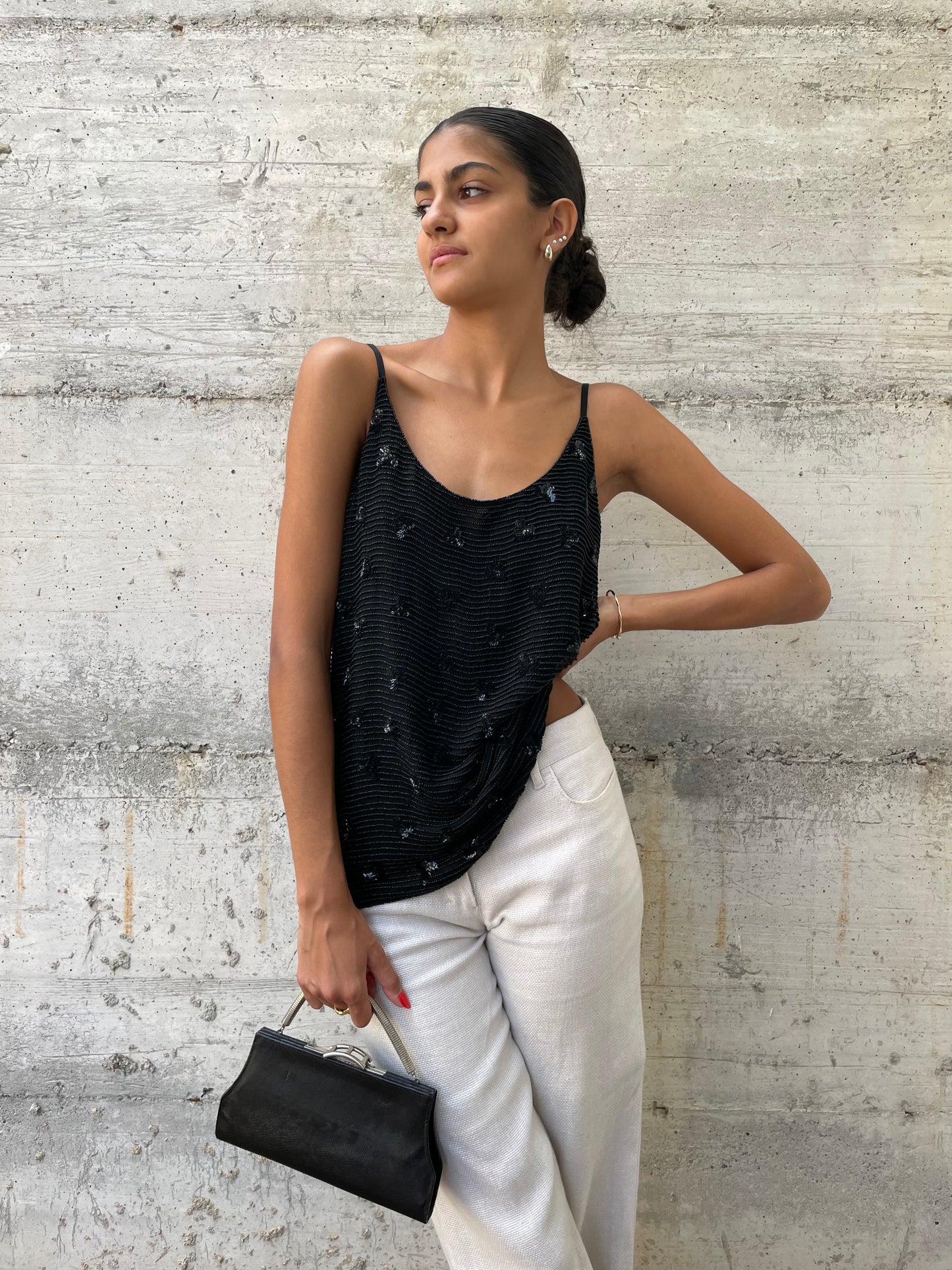 Top sartoriale MANI nero ricamato a mano - taglia M