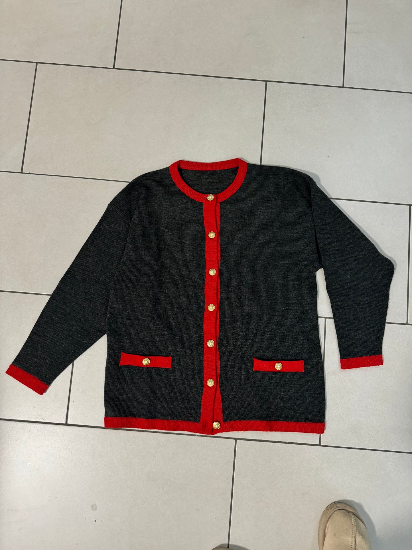 Cardigan girocollo in misto lana con bottoni gioiello