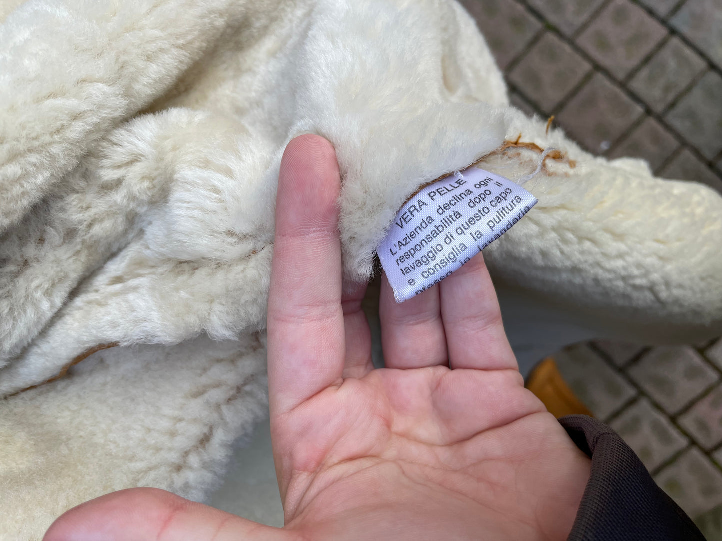 Montone Shearling originale a pelo bianco con esterno in pelle ruggine