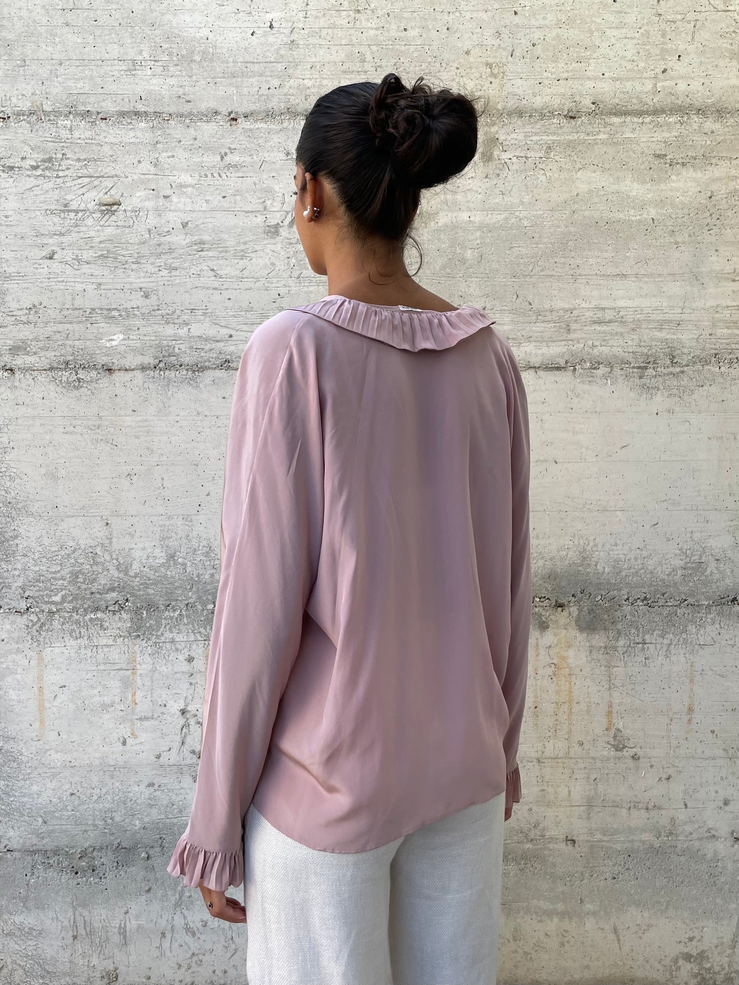 Blusa 100% seta scollo a V e balze, rosa antico, taglia L