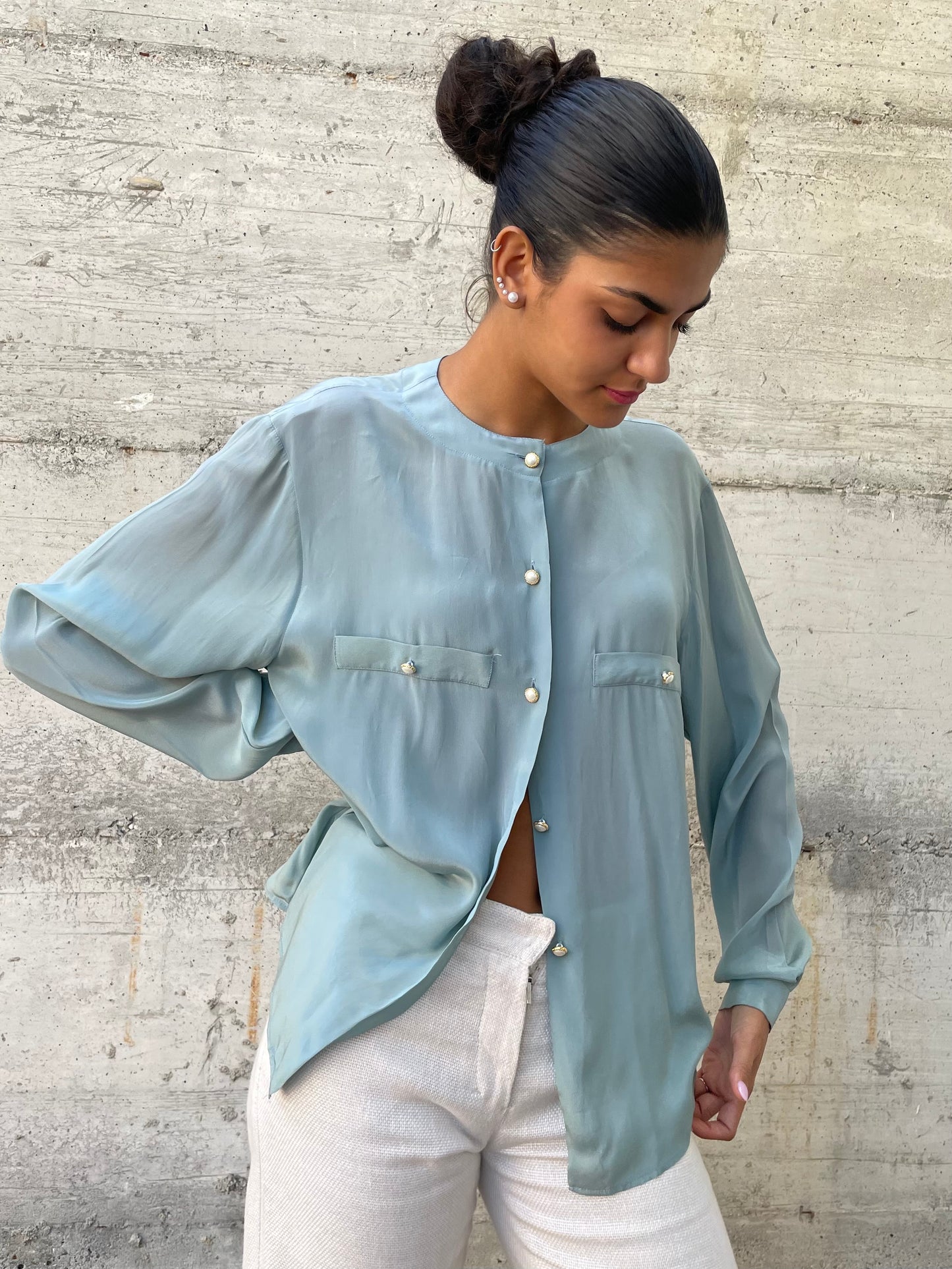 Camicia turchese in misto seta con bottoni gioiello - taglia M