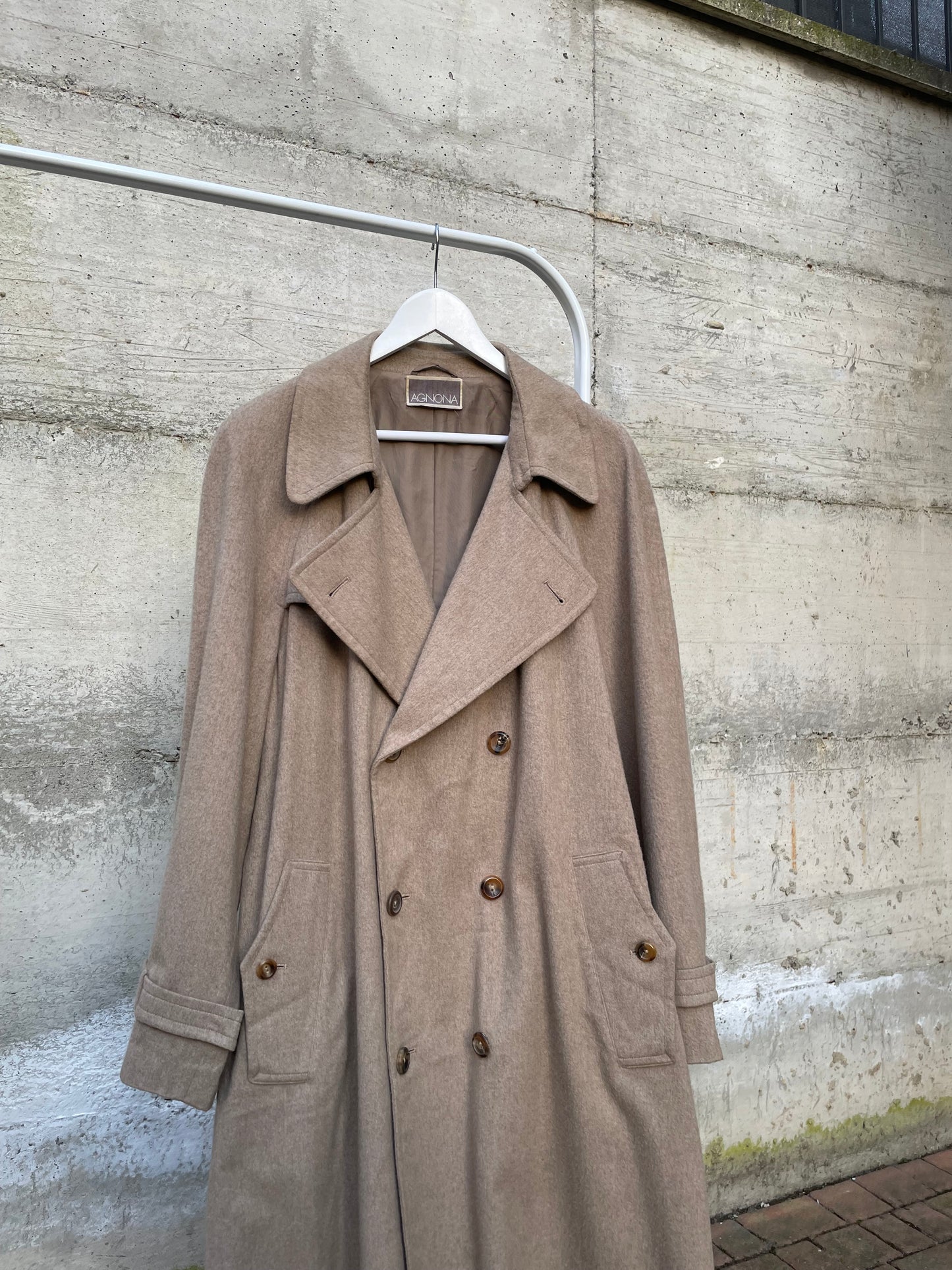 Cappotto sabbia AGNONA 100% cashmere, mezza fodera, con cintura. Taglia 48it uomo